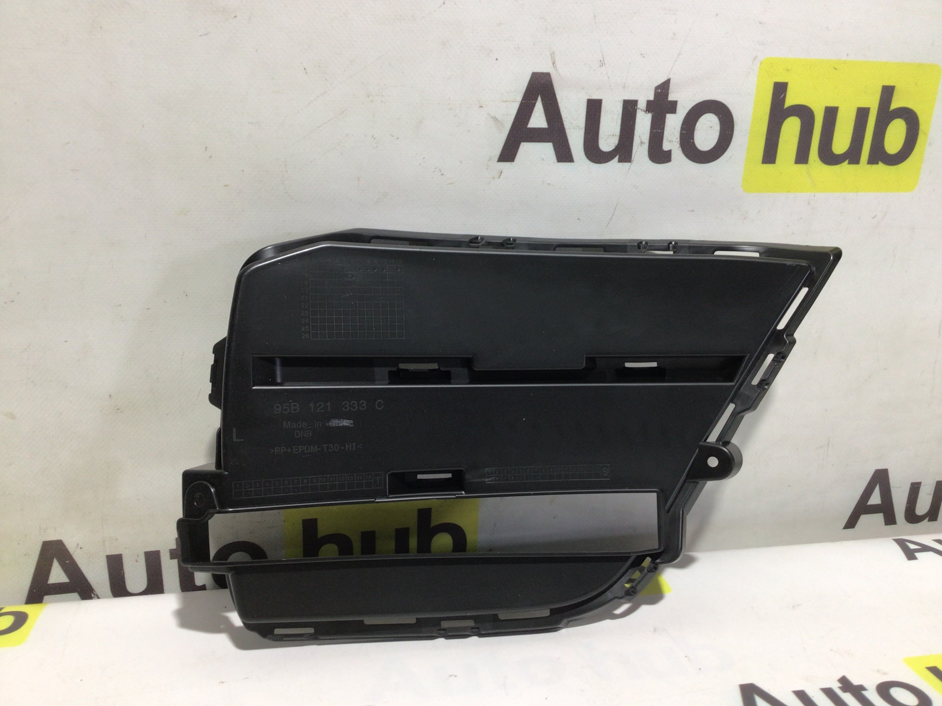 Заглушка, вставка (решетка) в бампер Porsche Macan 070426-003