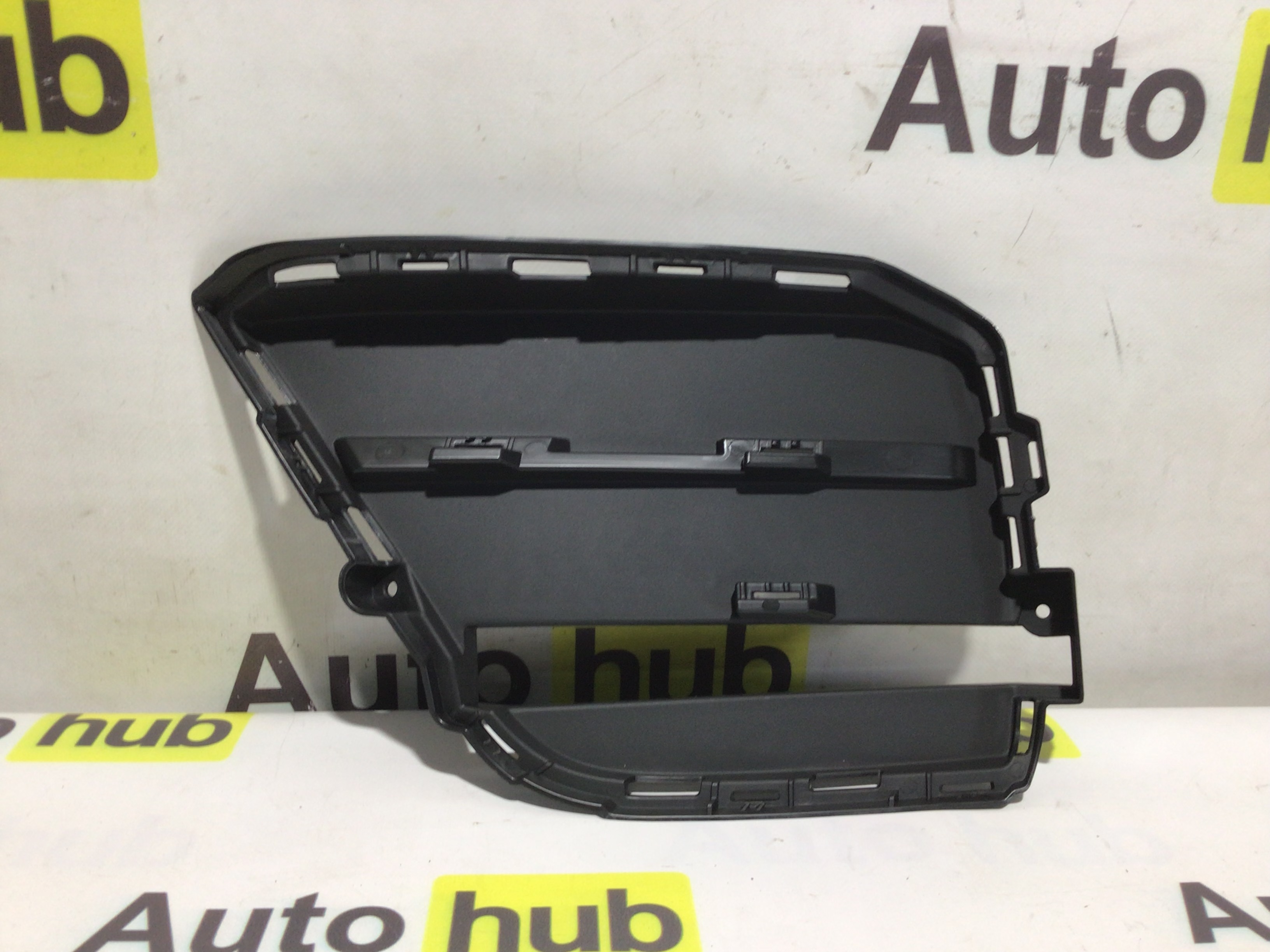 Заглушка, вставка (решетка) в бампер Porsche Macan 070426-003