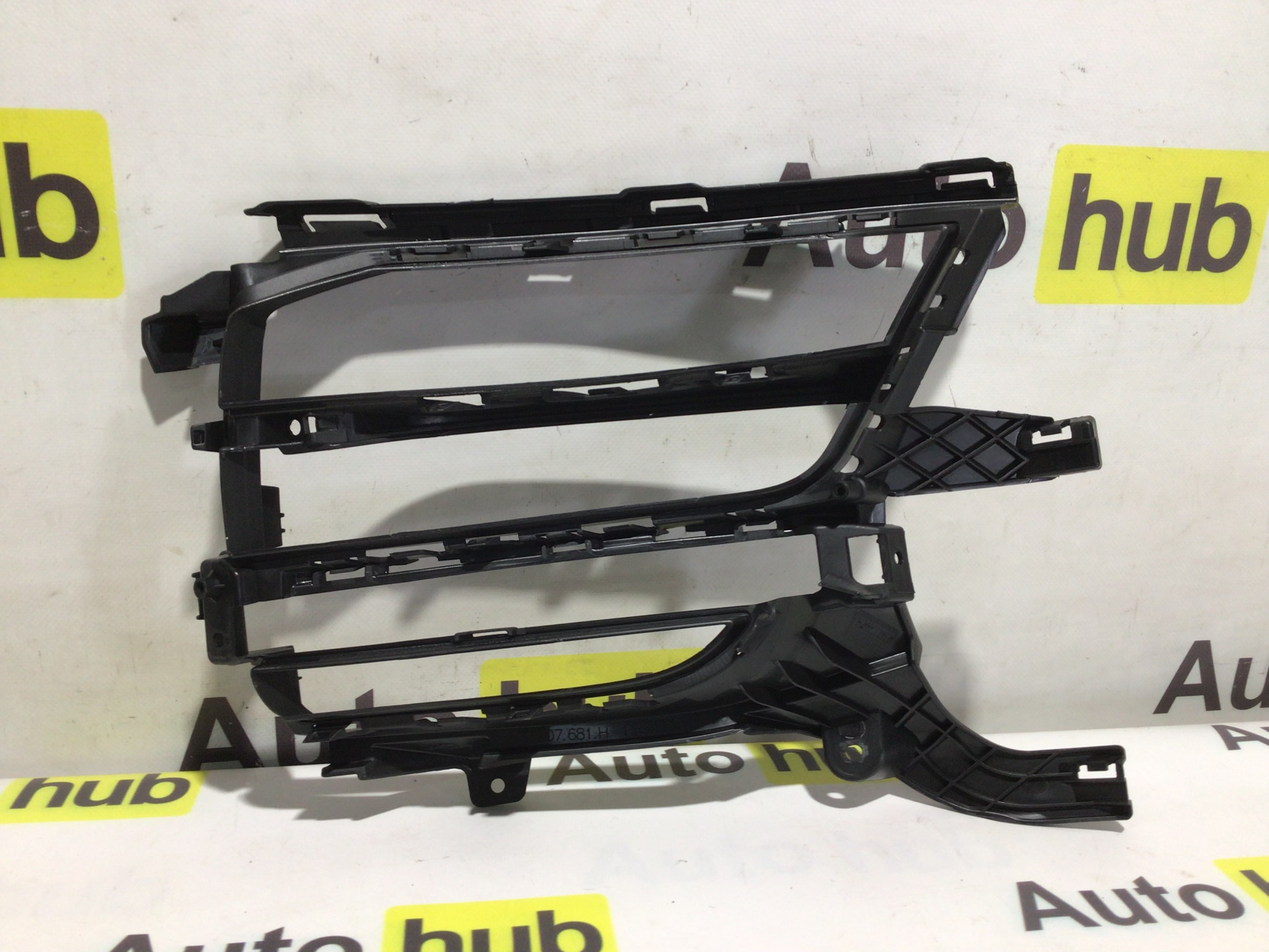 Заглушка, вставка (решетка) в бампер Porsche Macan 070426-008