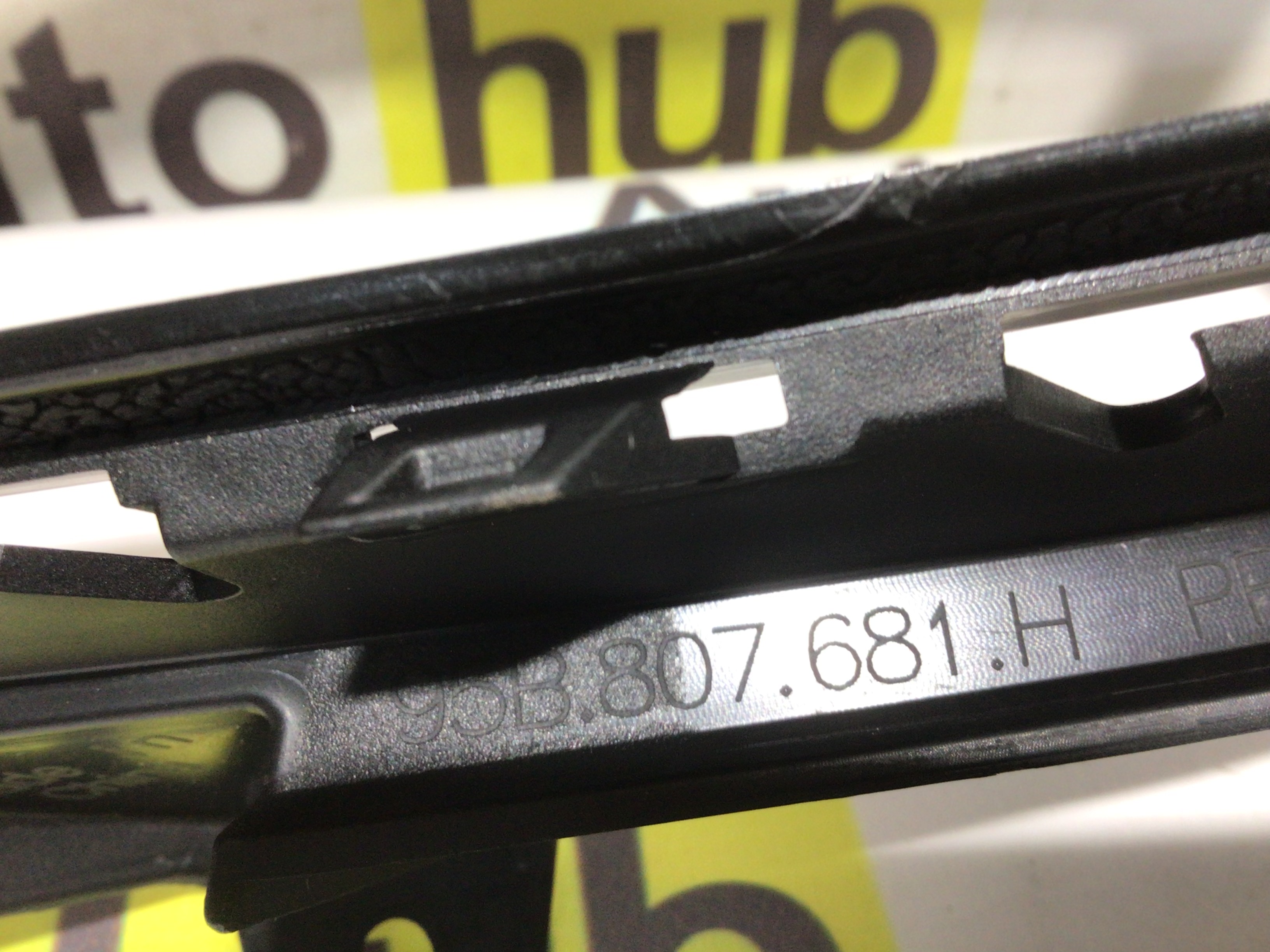 Заглушка, вставка (решетка) в бампер Porsche Macan 070426-008