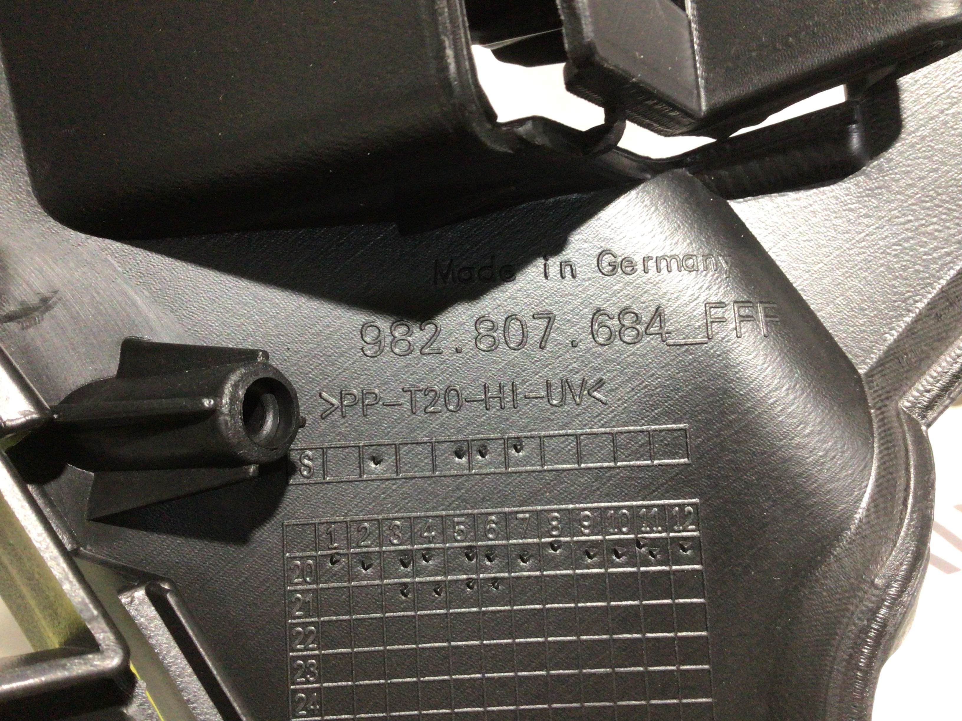 Заглушка, вставка (решетка) в бампер Porsche Boxster 718 070426-009