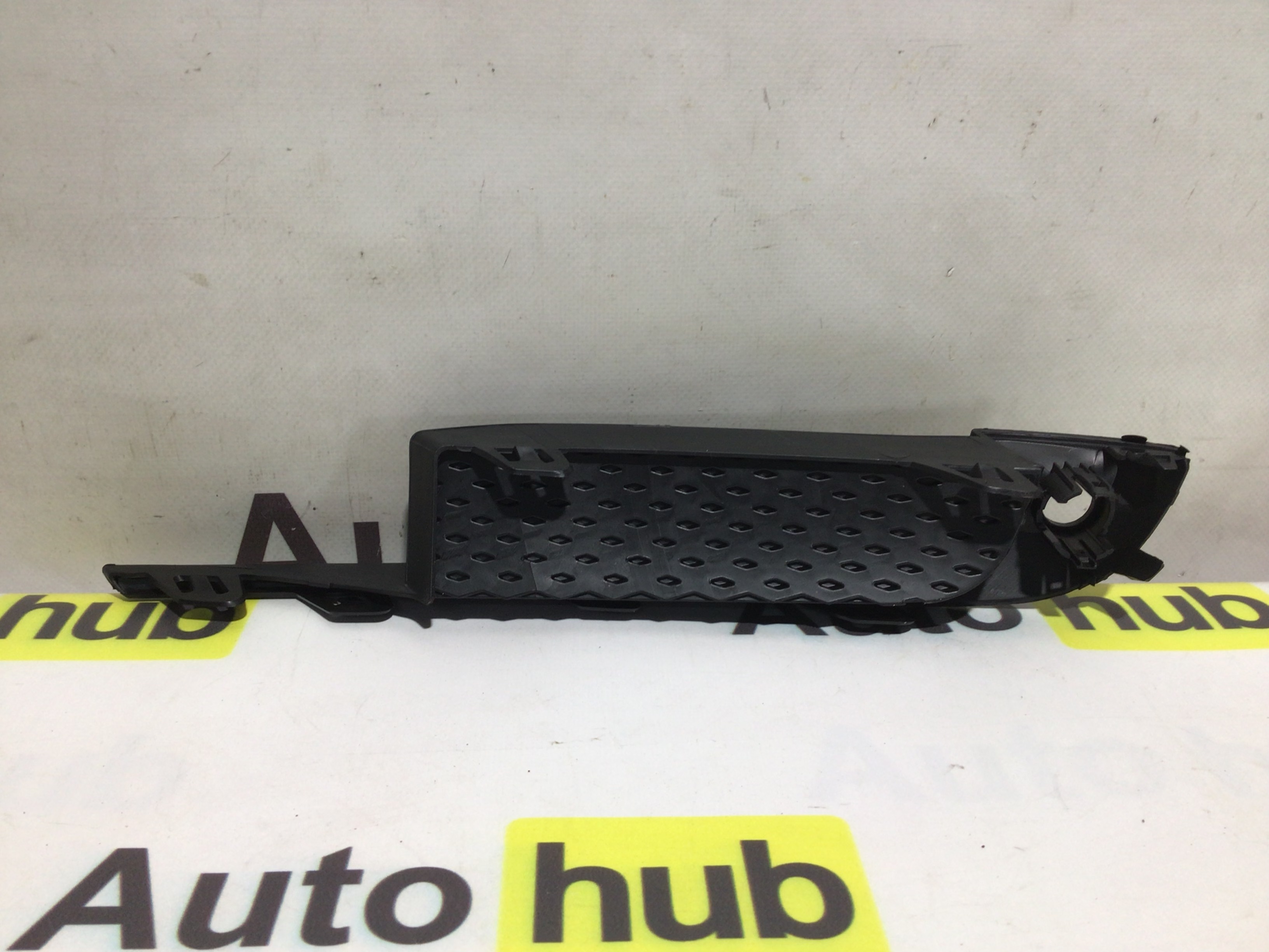 Заглушка, вставка (решетка) в бампер Porsche Macan 070426-011