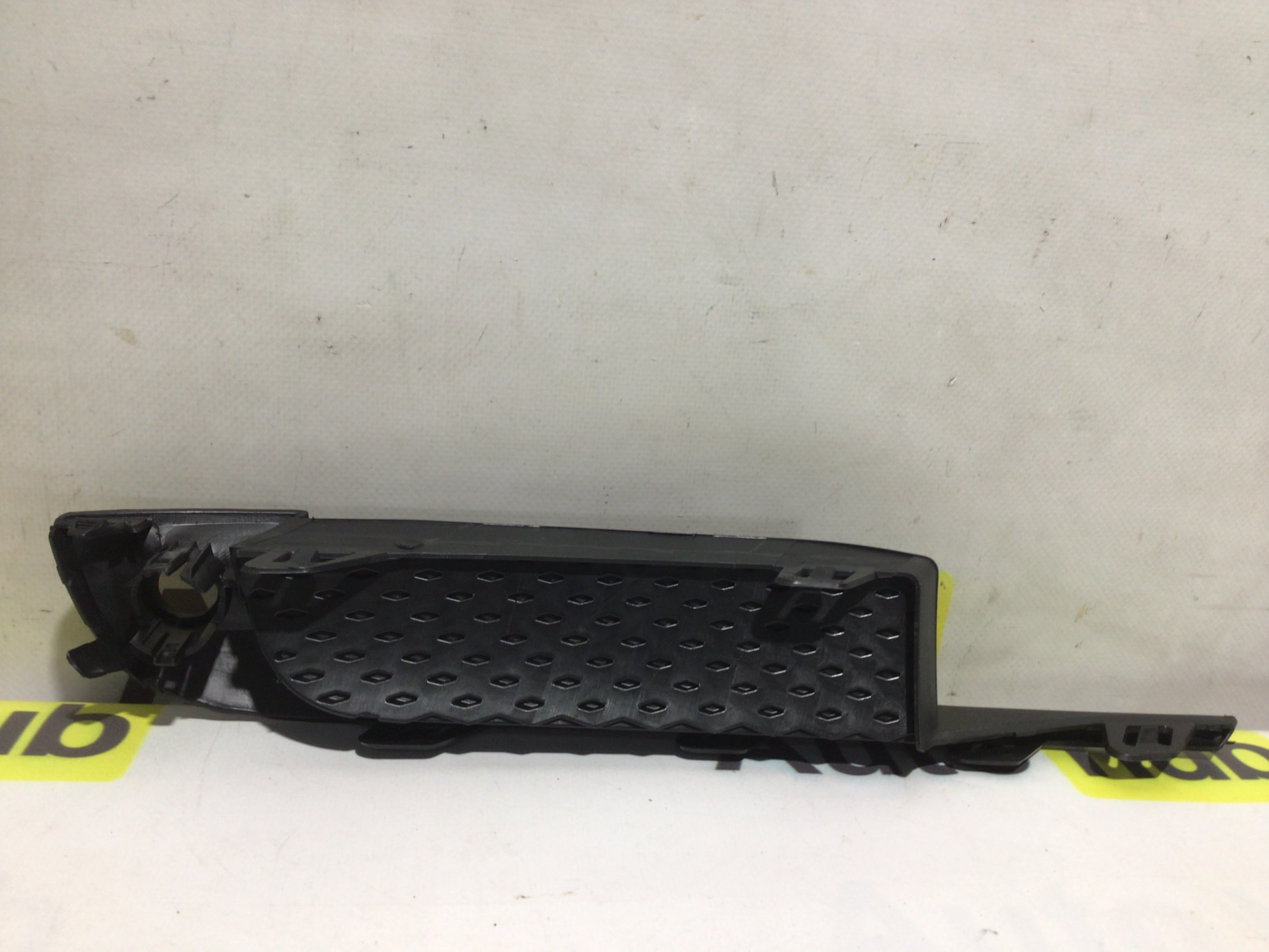 Заглушка, вставка (решетка) в бампер Porsche Macan 070426-014