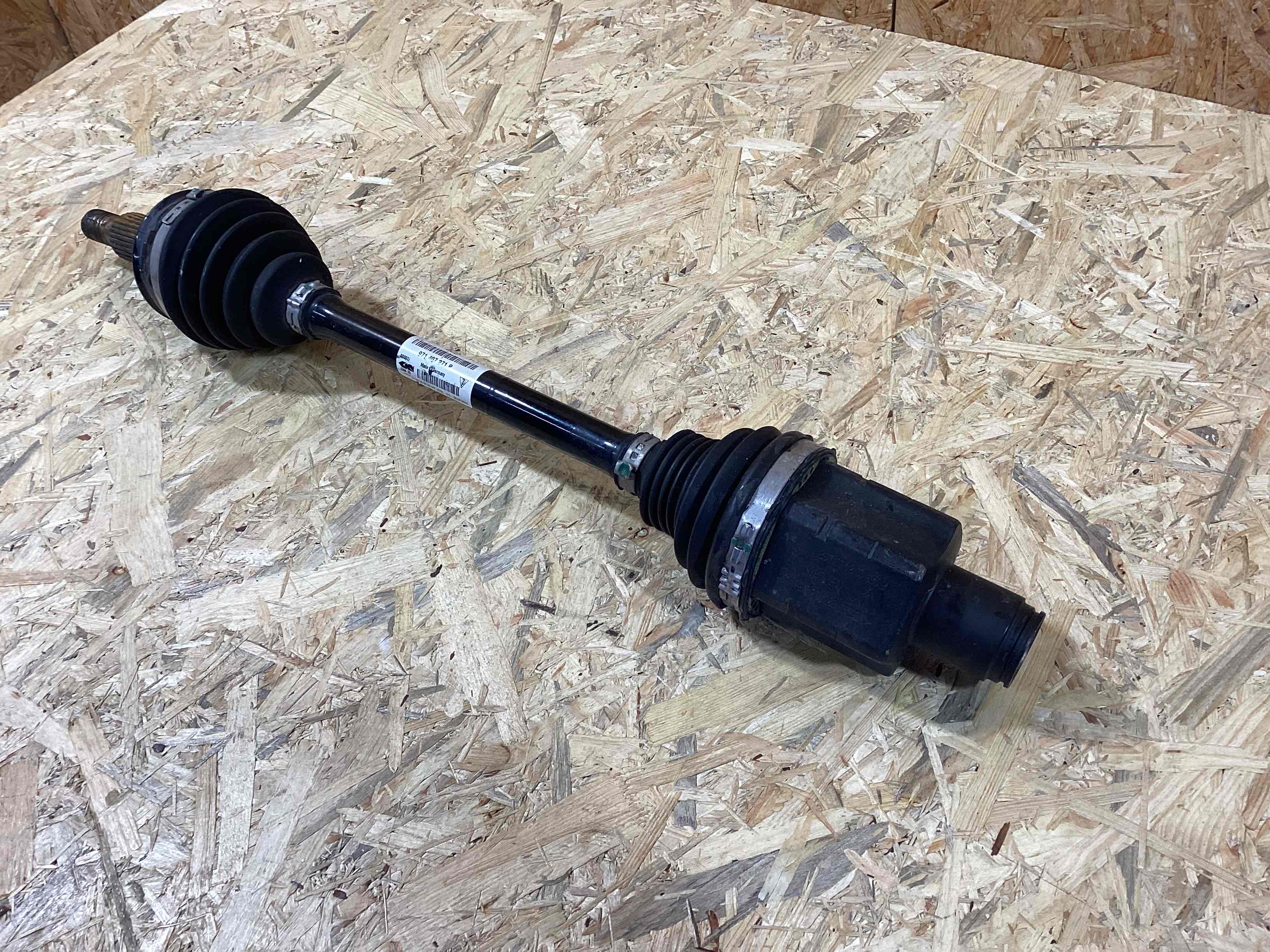 Полуось передняя левая (приводной вал, ШРУС) Porsche Panamera 070426-102