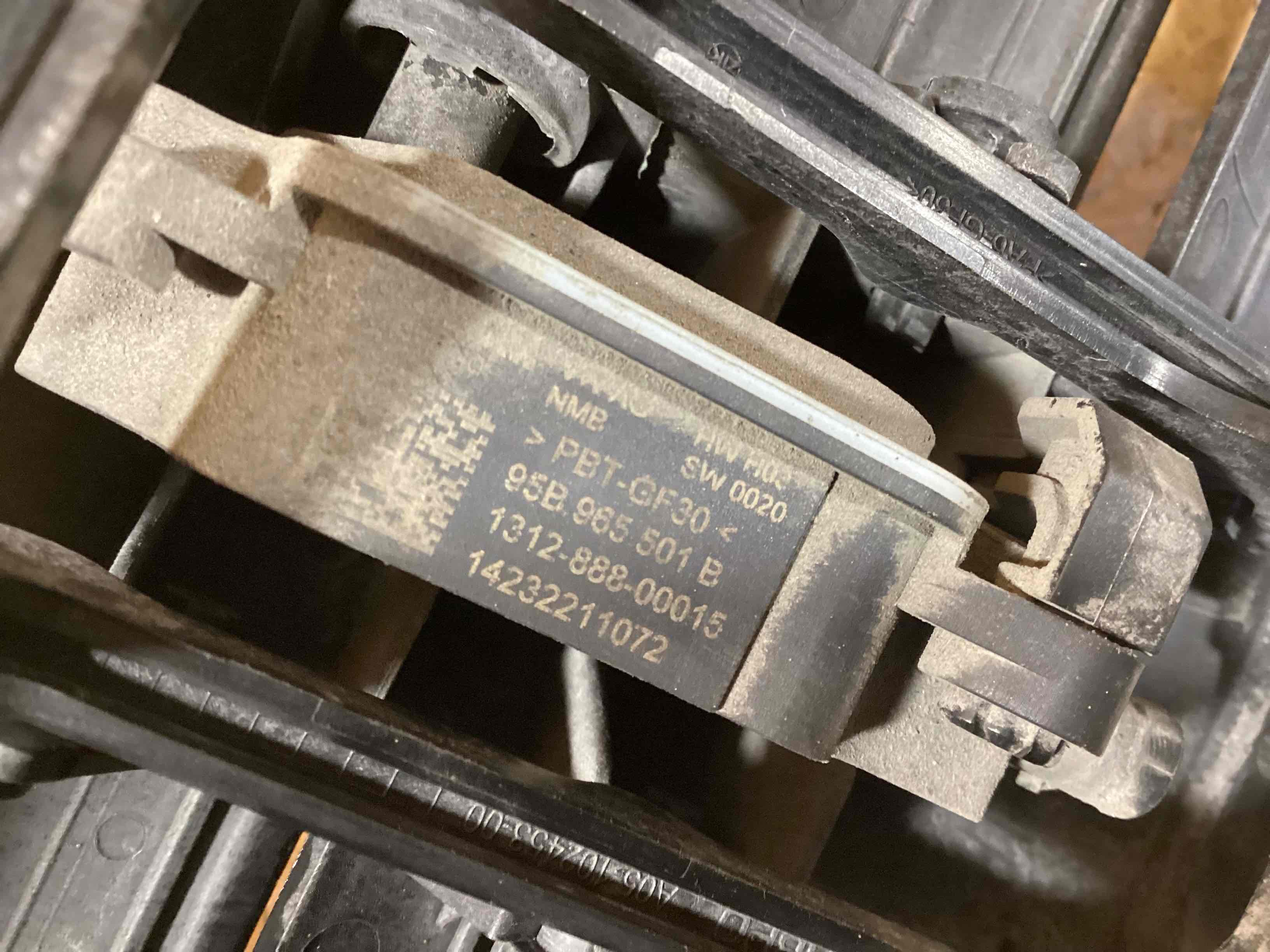 Жалюзи радиатора Porsche Macan 070426-106