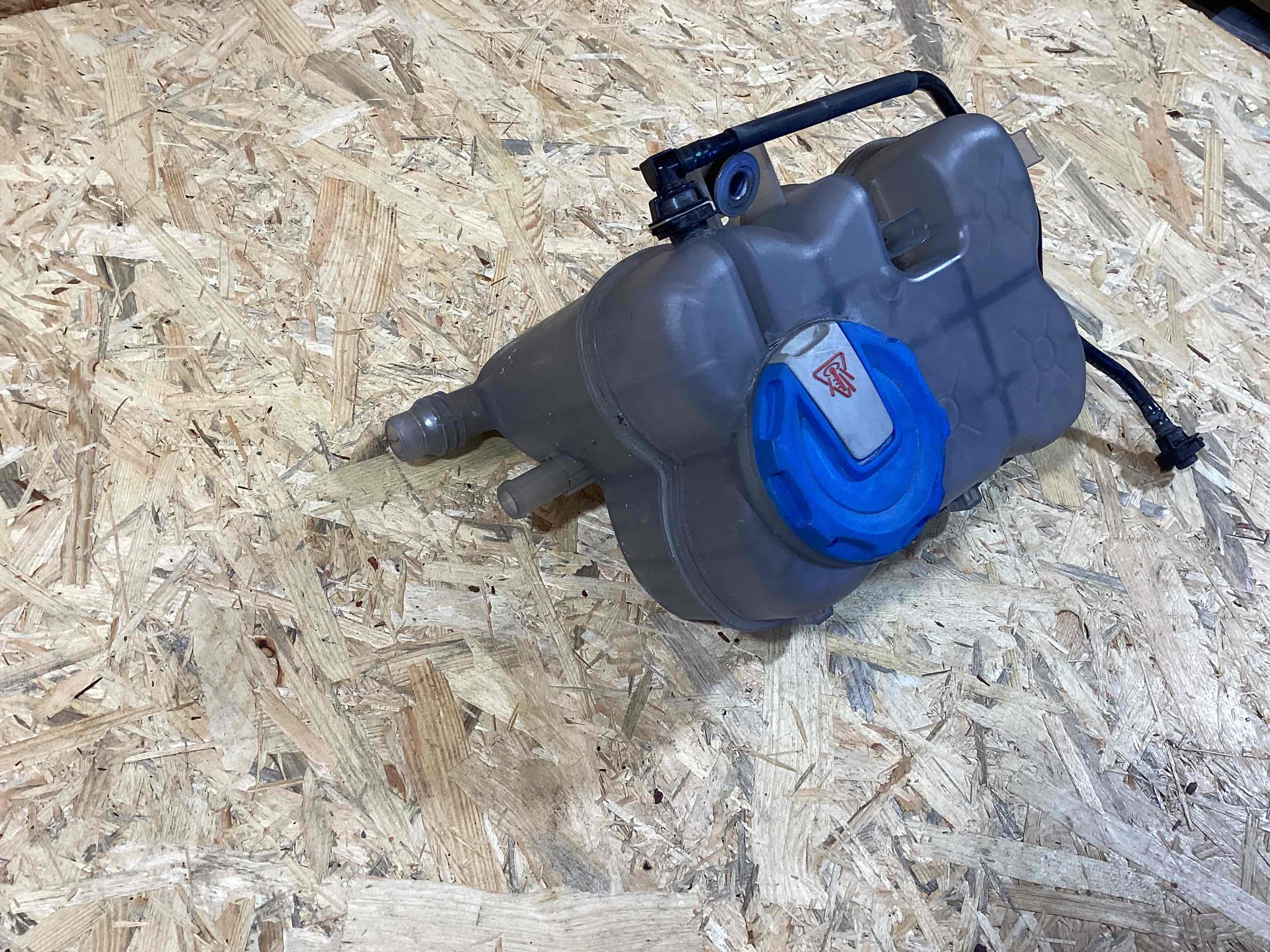 Бачок расширительный Porsche Macan 070426-107