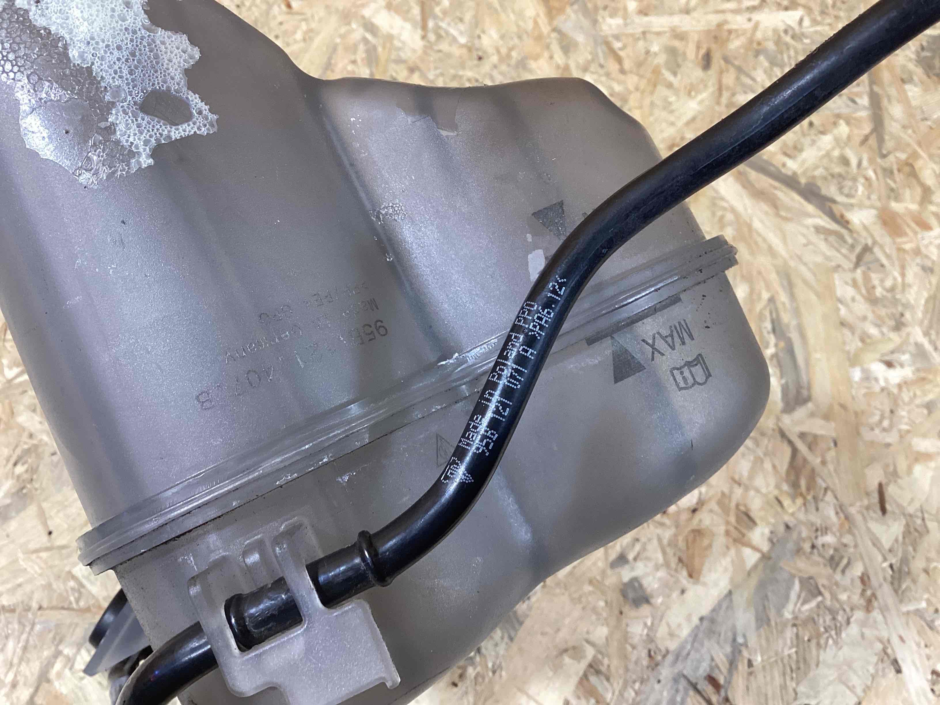 Бачок расширительный Porsche Macan 070426-107