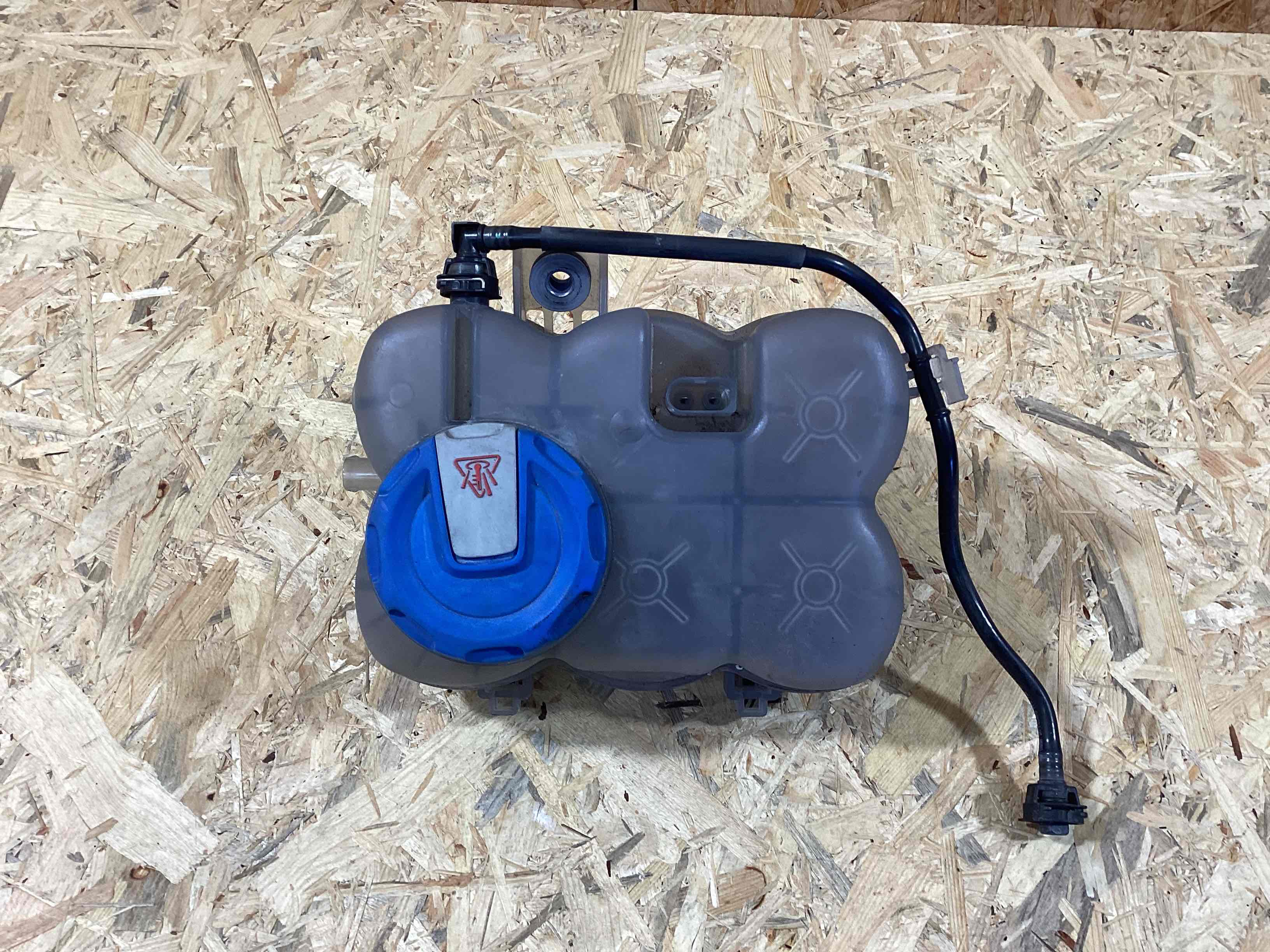 Бачок расширительный Porsche Macan 070426-107