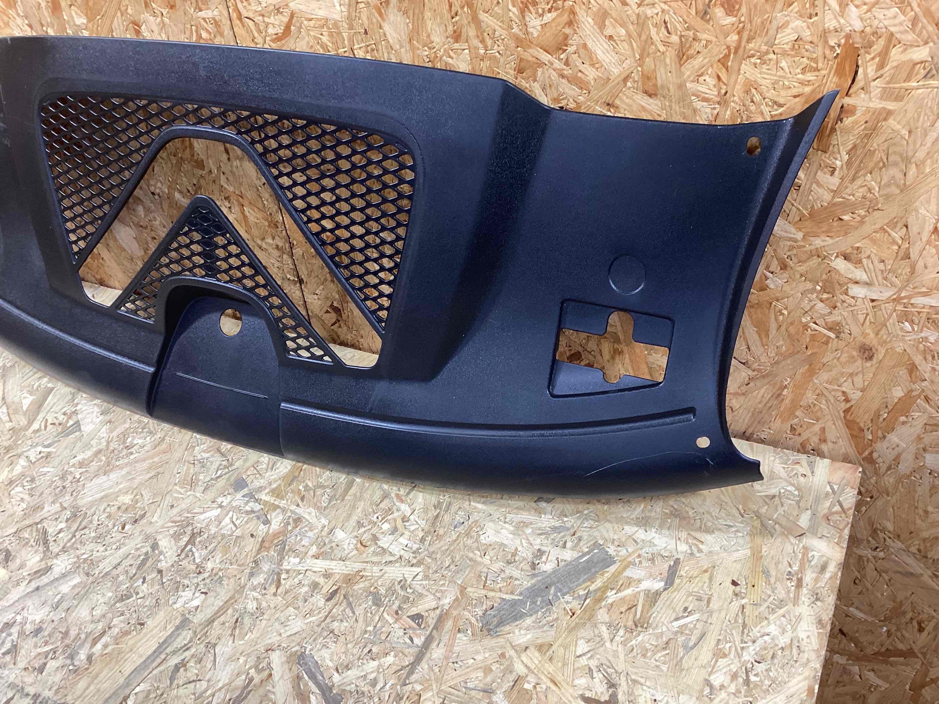 Пластик моторного отсека Porsche Cayenne 070426-112