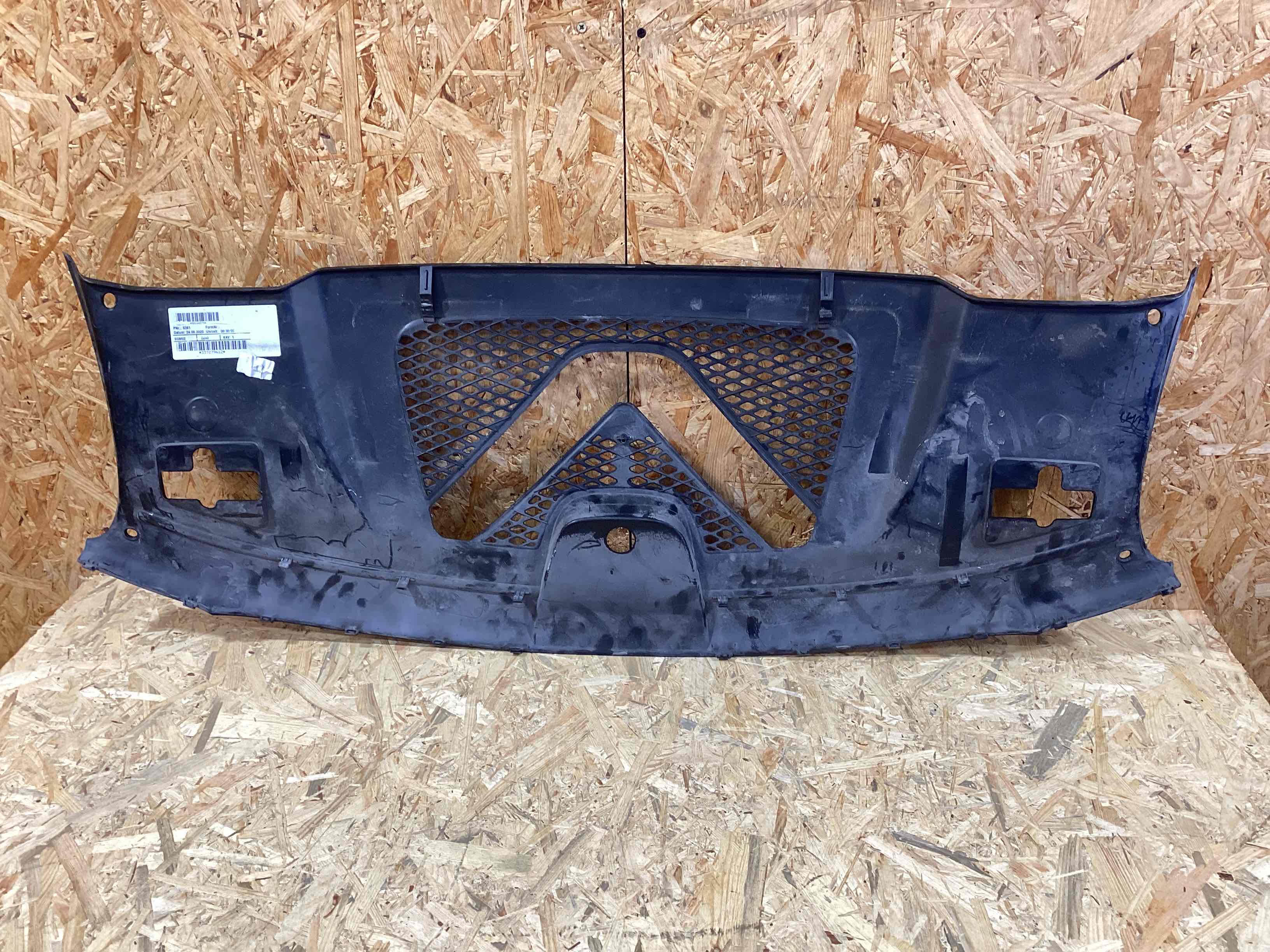 Пластик моторного отсека Porsche Cayenne 070426-112