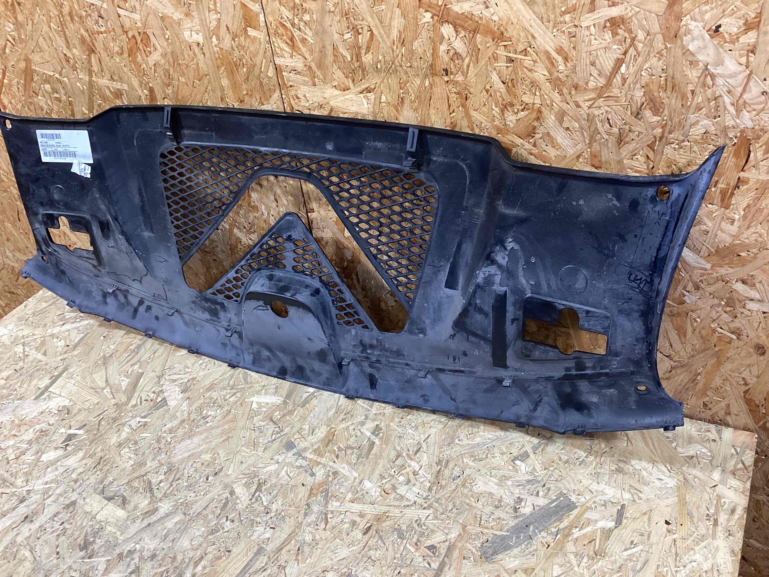 Пластик моторного отсека Porsche Cayenne 070426-112