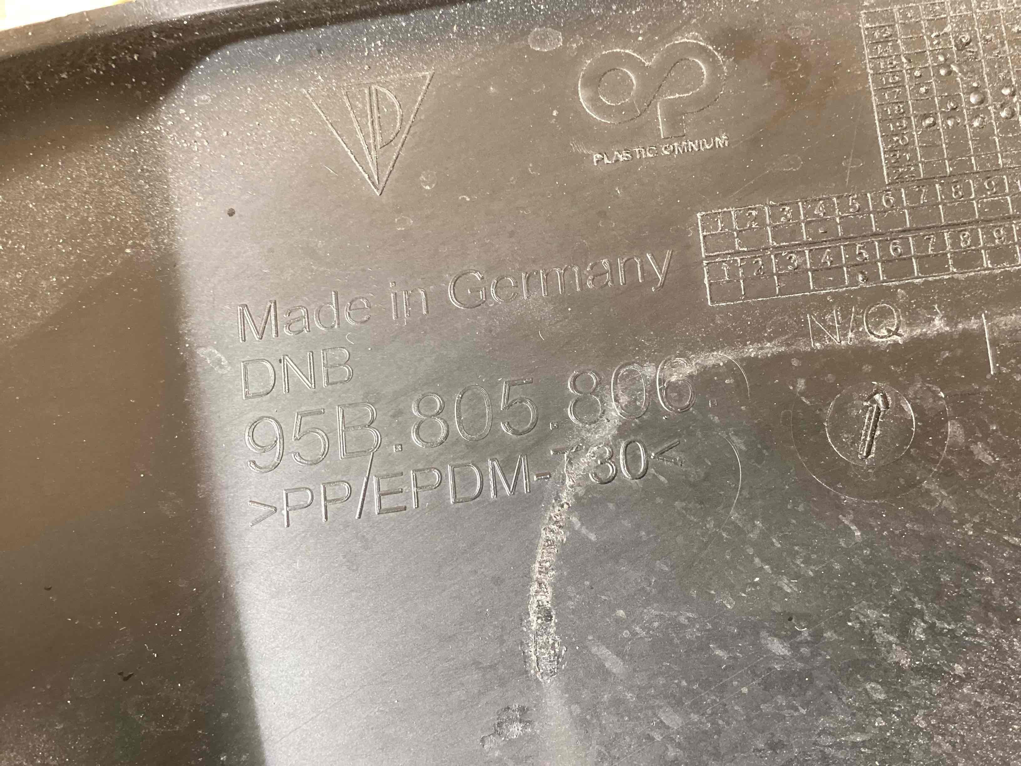 Пластик моторного отсека Porsche Cayenne 070426-112