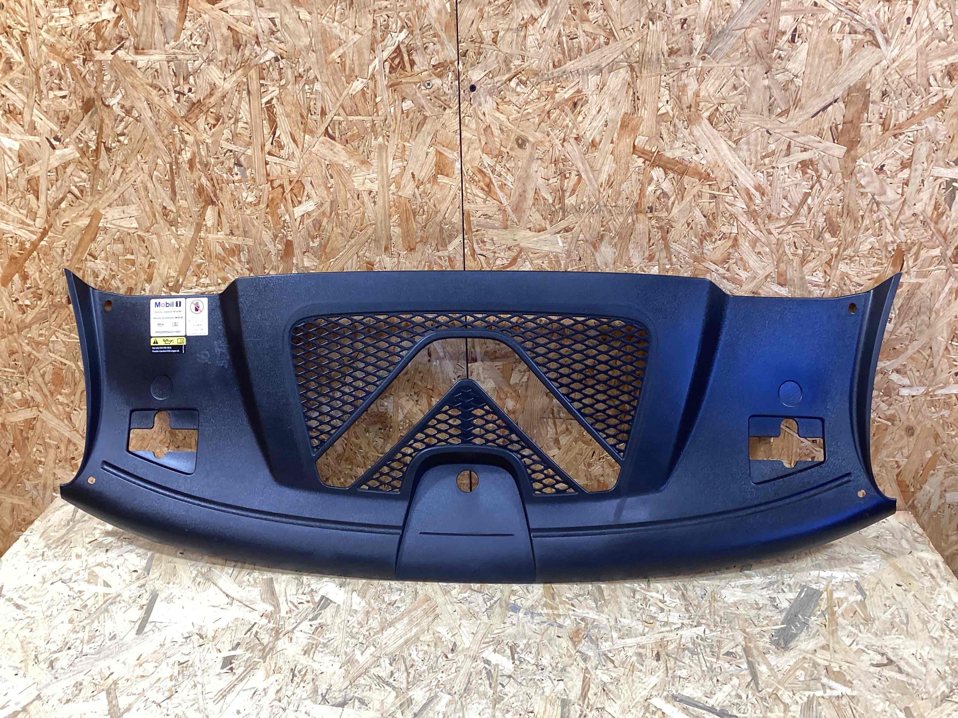 Пластик моторного отсека Porsche Cayenne 070426-112