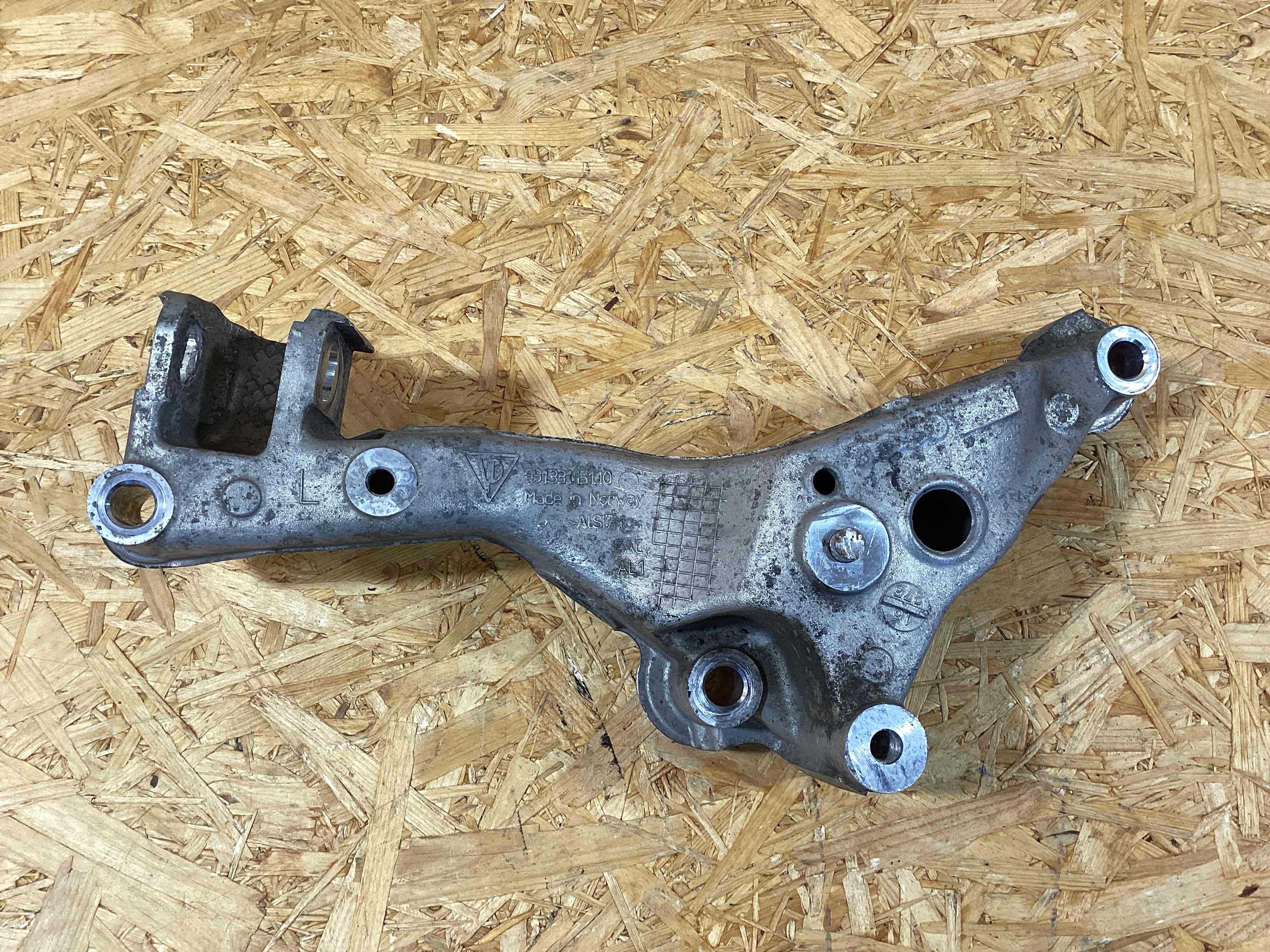Крепление, кронштейн Porsche 911 070525-106