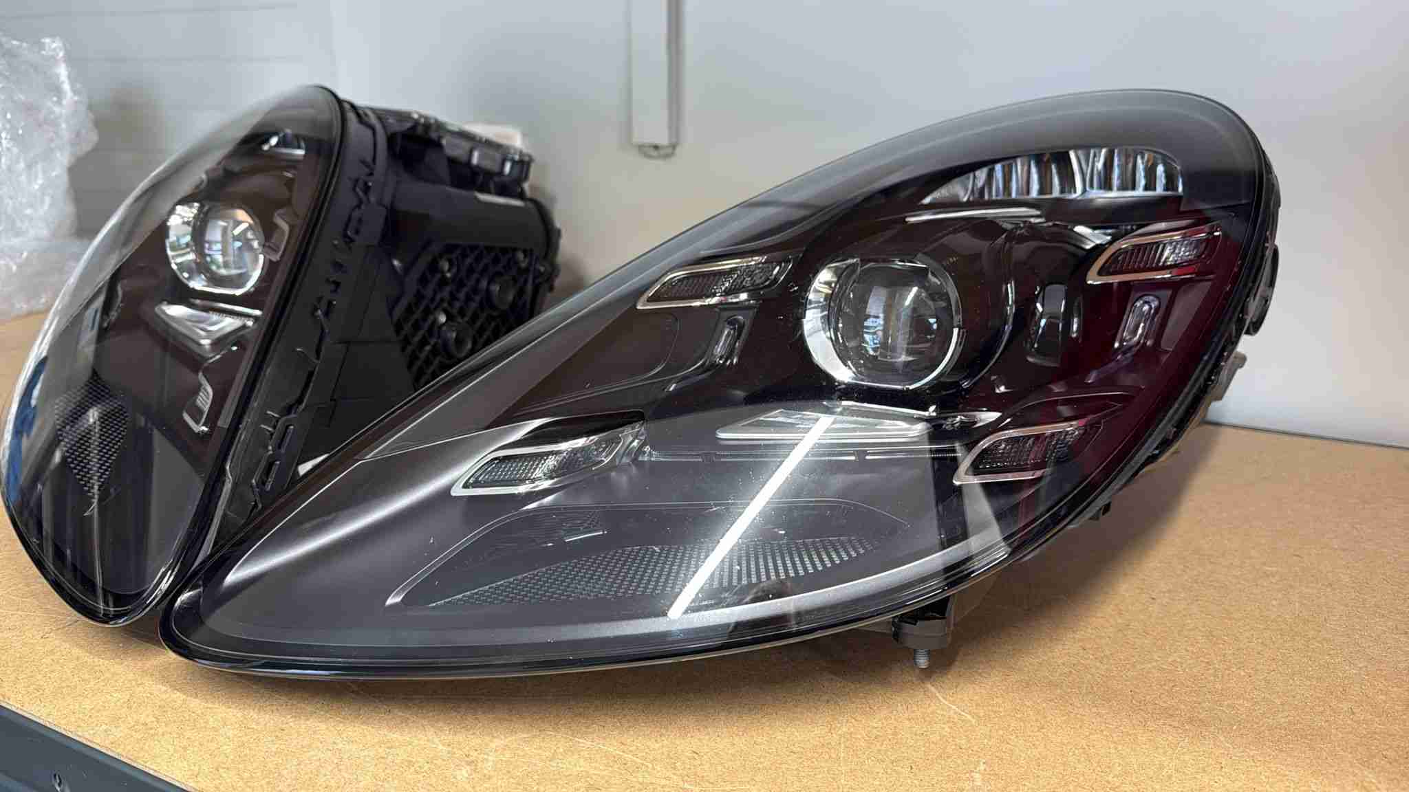 Фара левая Porsche Boxster 718 070526-101
