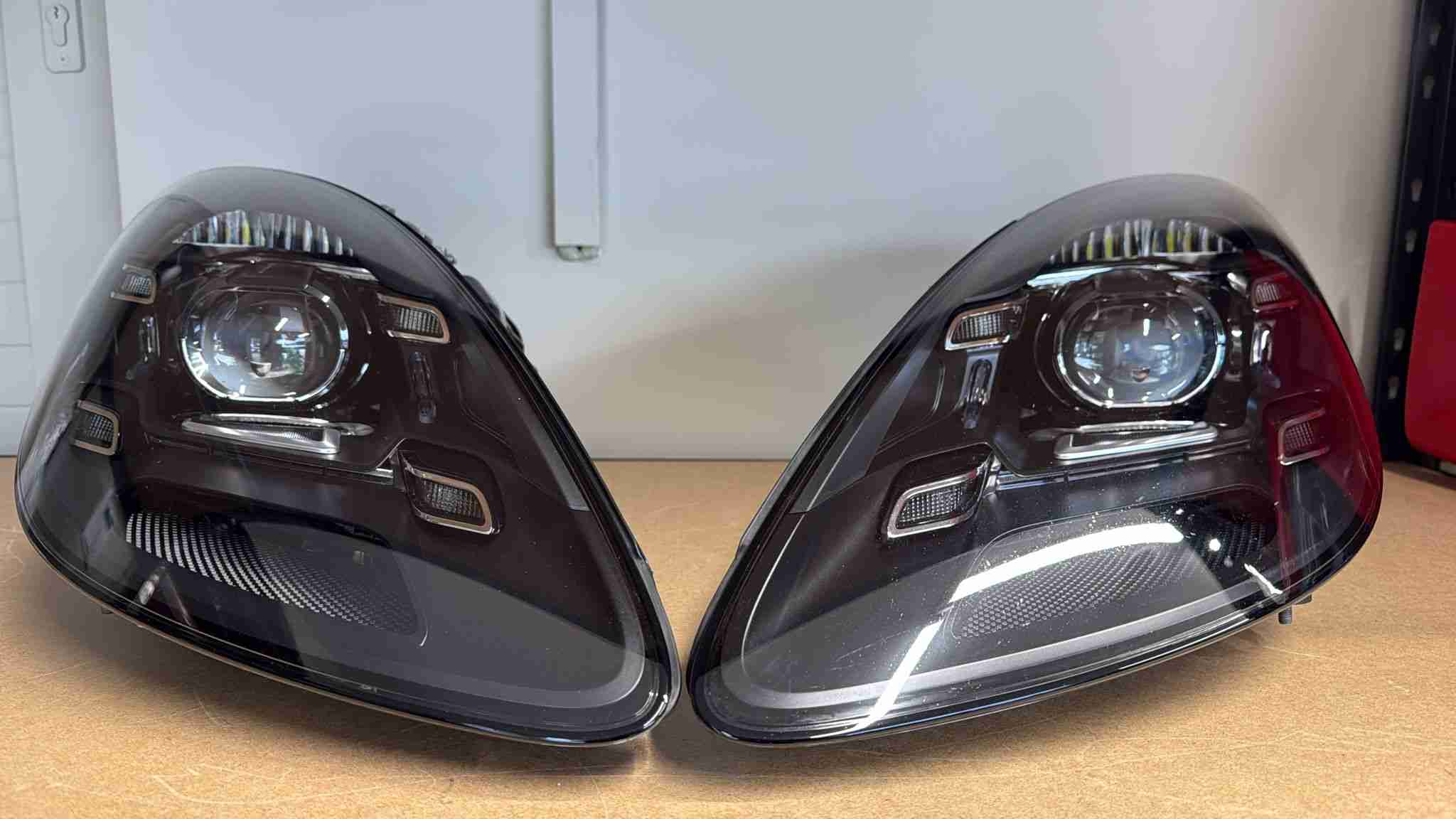 Фара левая Porsche Boxster 718 070526-101