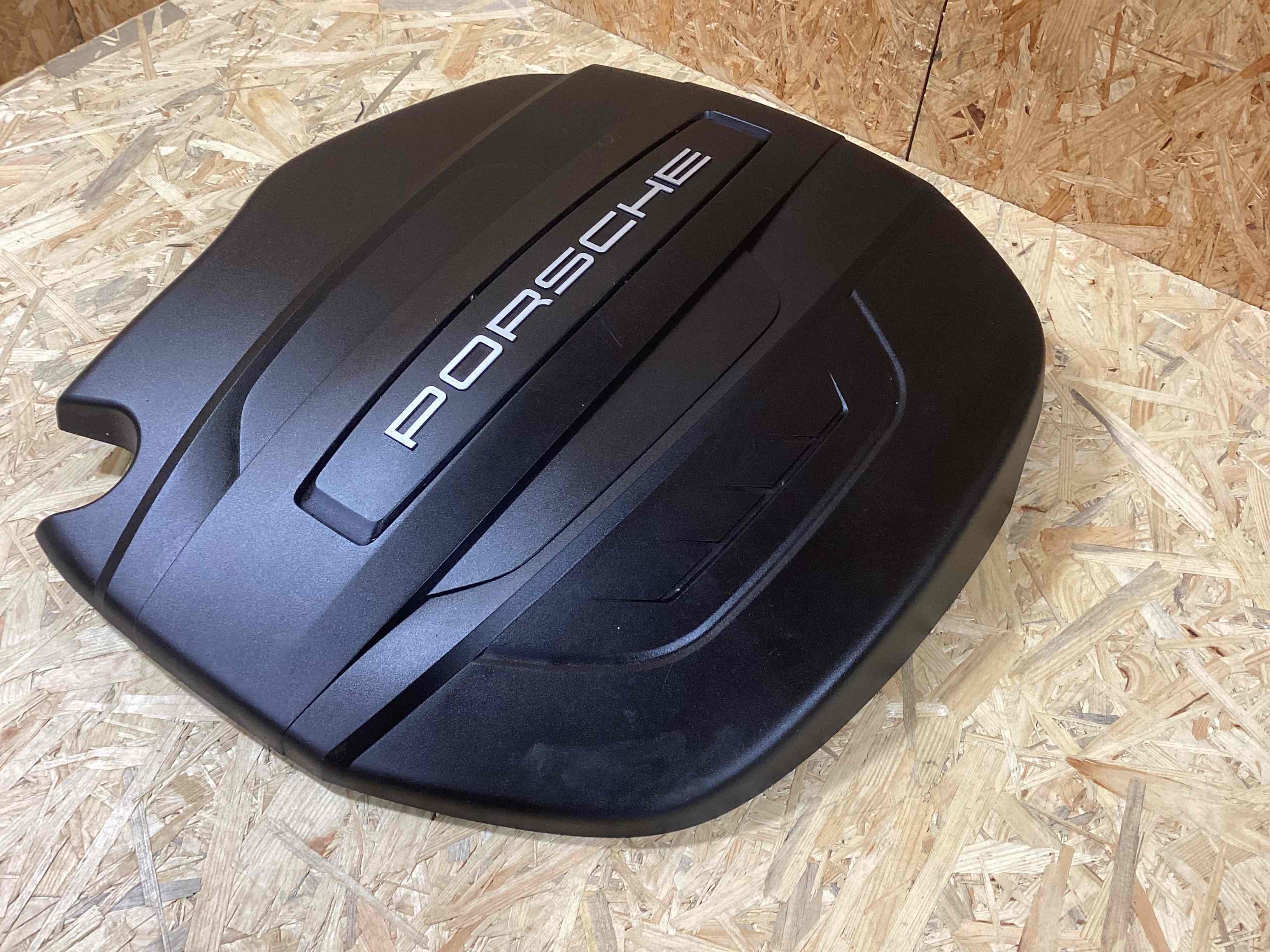 Крышка двигателя передняя Porsche Macan 070526-103