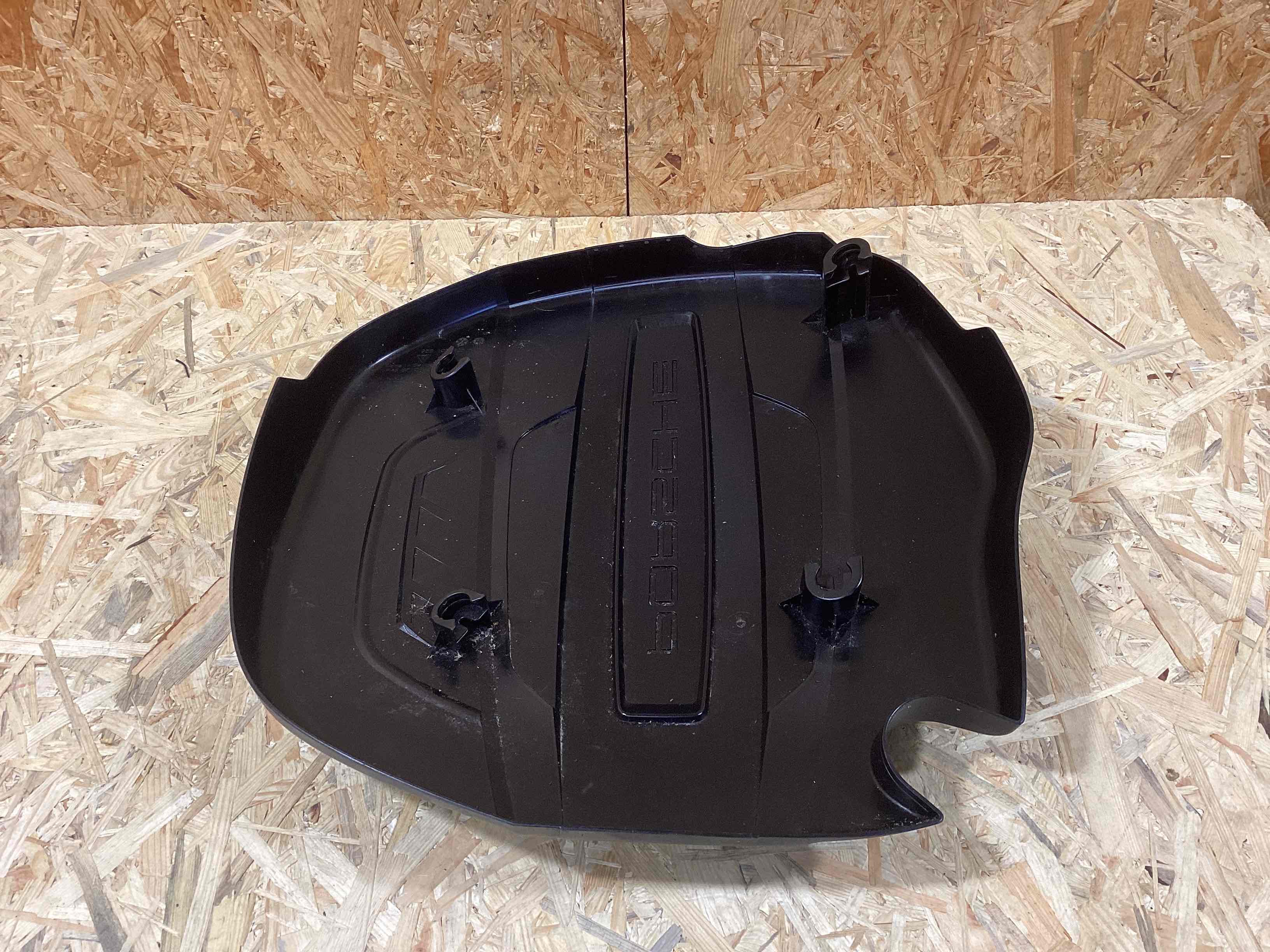 Крышка двигателя передняя Porsche Macan 070526-103