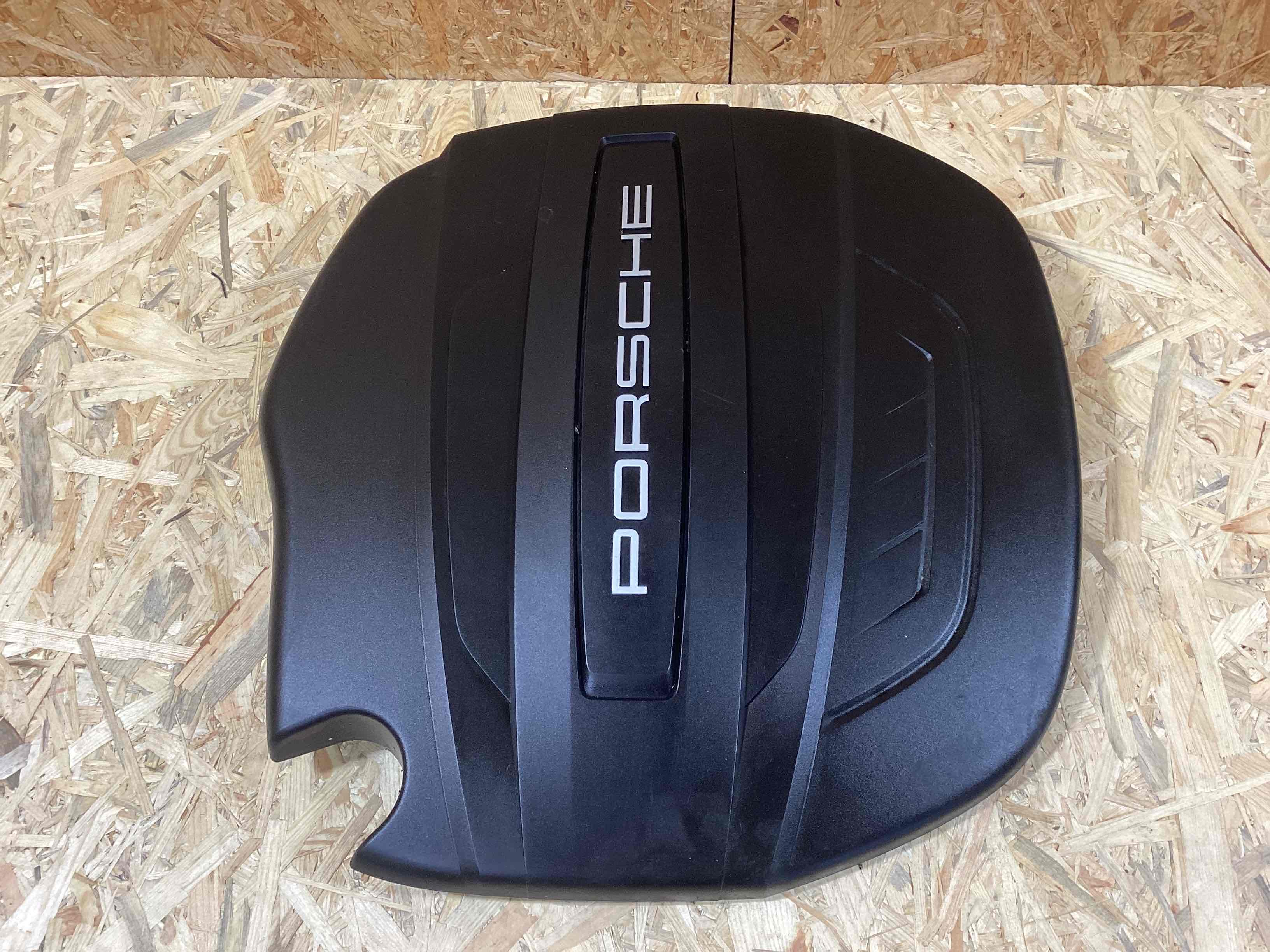Крышка двигателя передняя Porsche Macan 070526-103