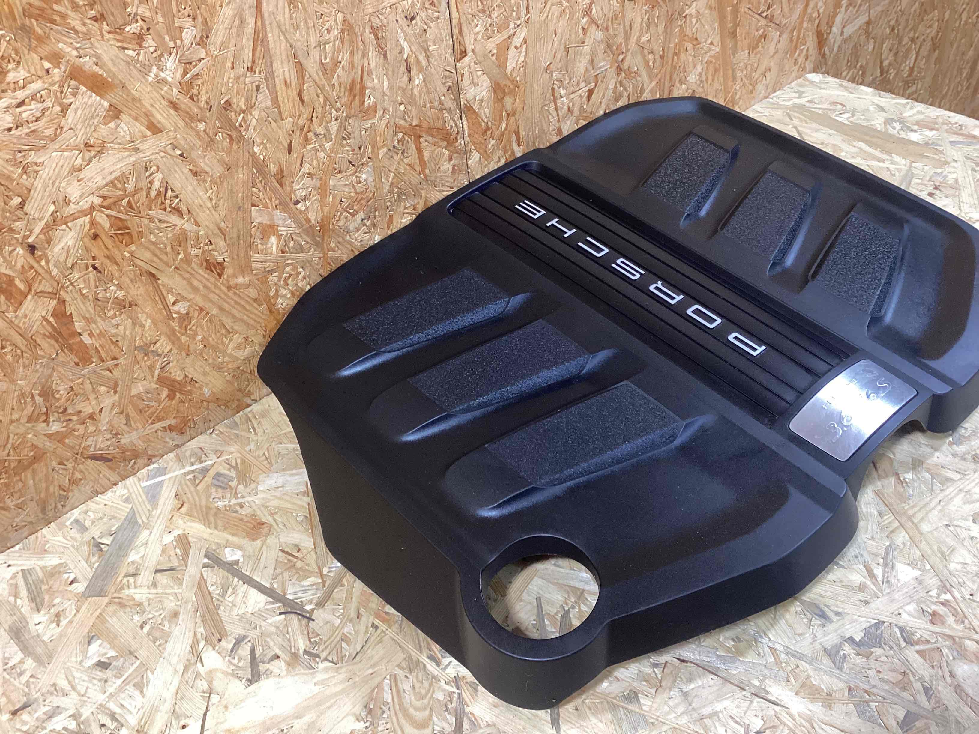 Крышка двигателя передняя Porsche Cayenne 070526-104