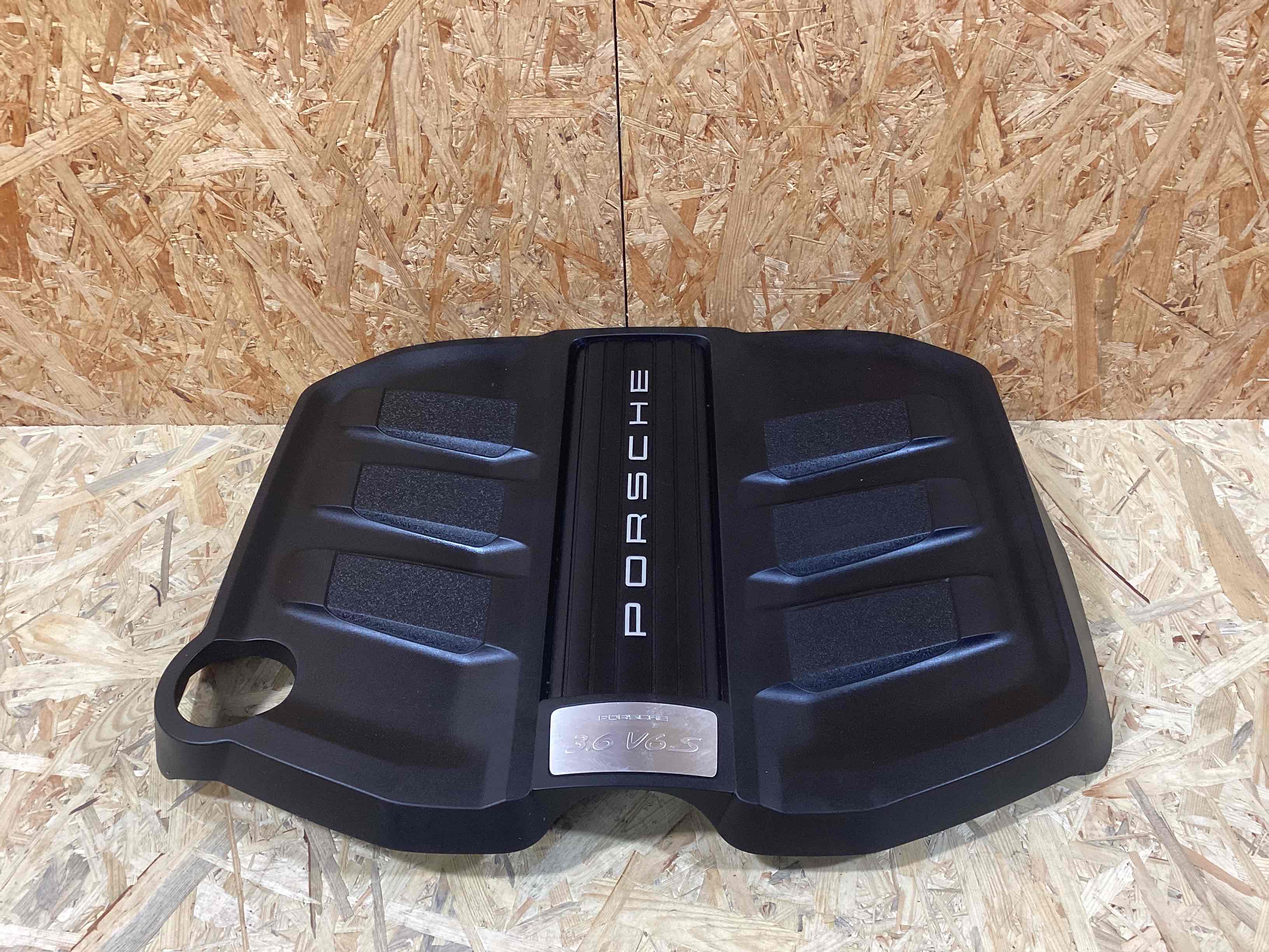Крышка двигателя передняя Porsche Cayenne 070526-104