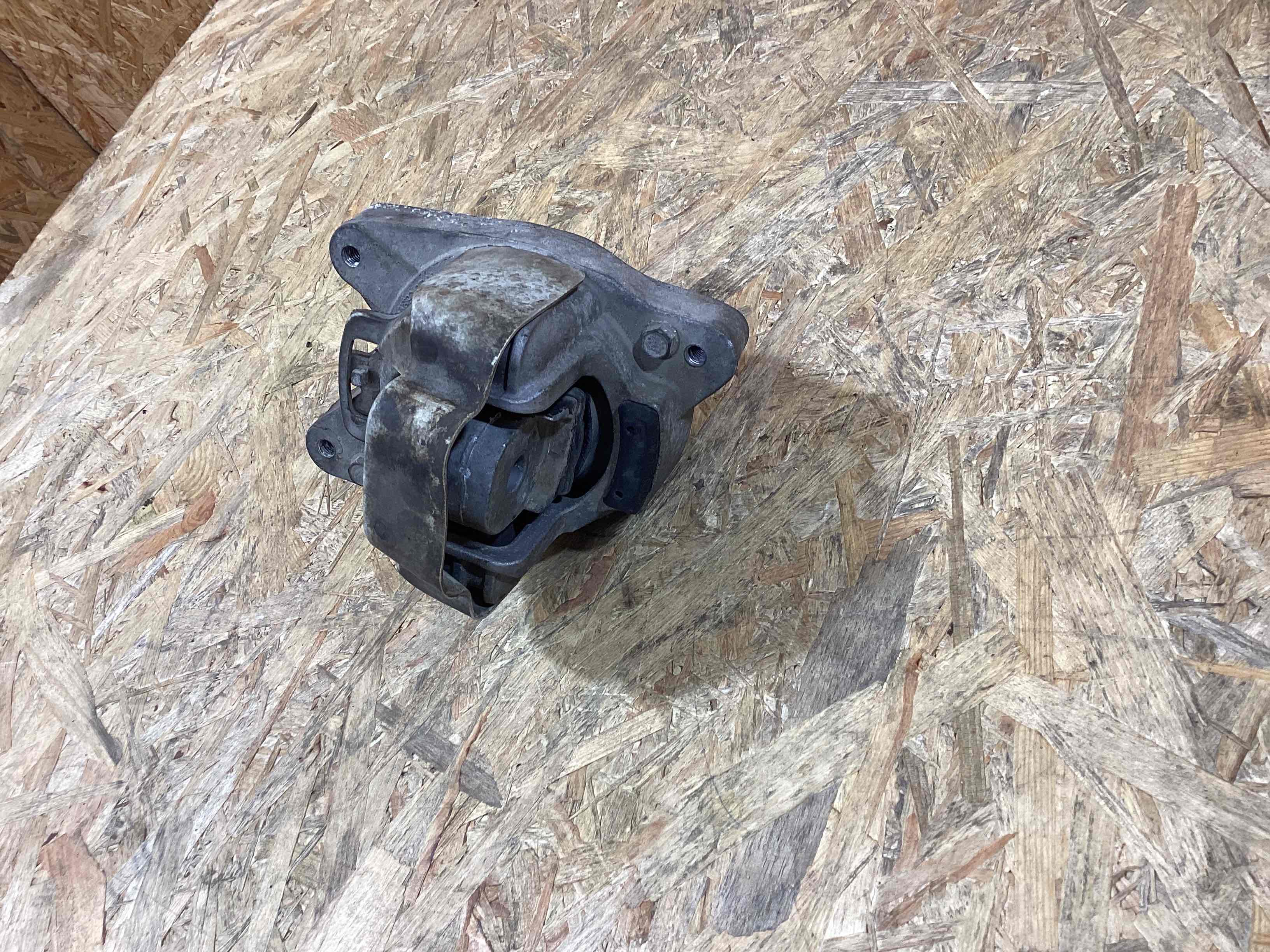 Подушка кріплення двигуна Porsche Macan 070926-103
