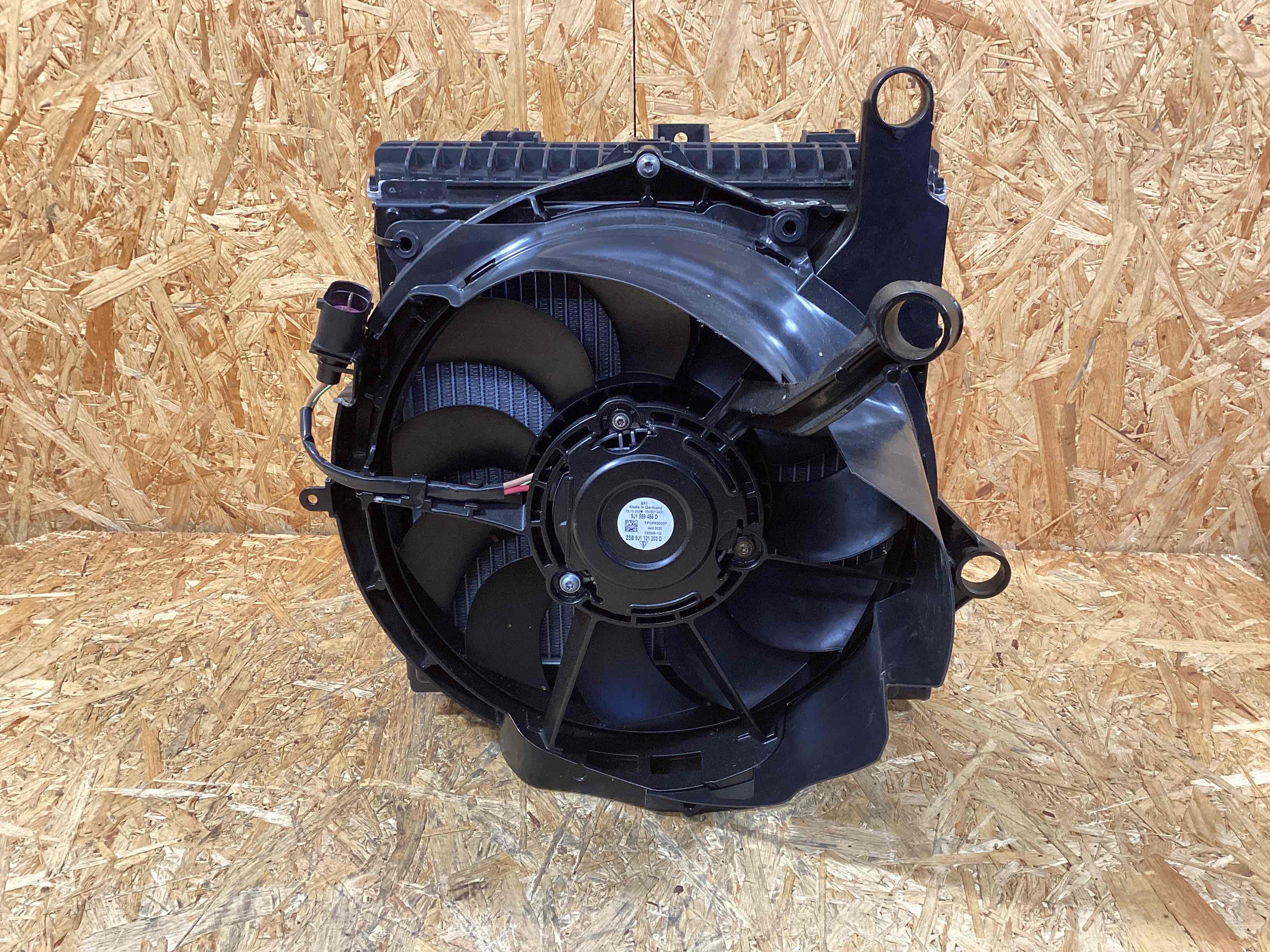 Вентилятор радиатора, вентиляторы Porsche Taycan 071025-103