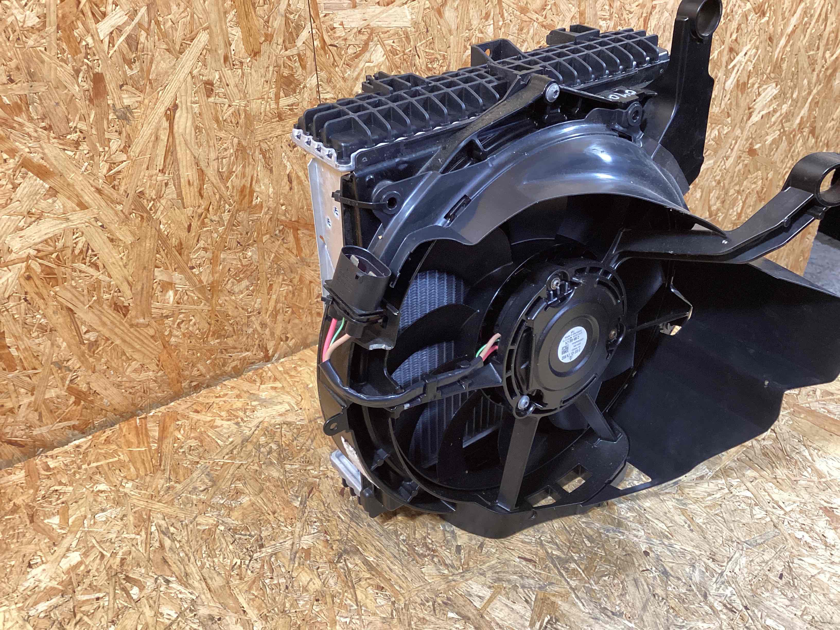 Вентилятор радиатора, вентиляторы Porsche Taycan 071025-103