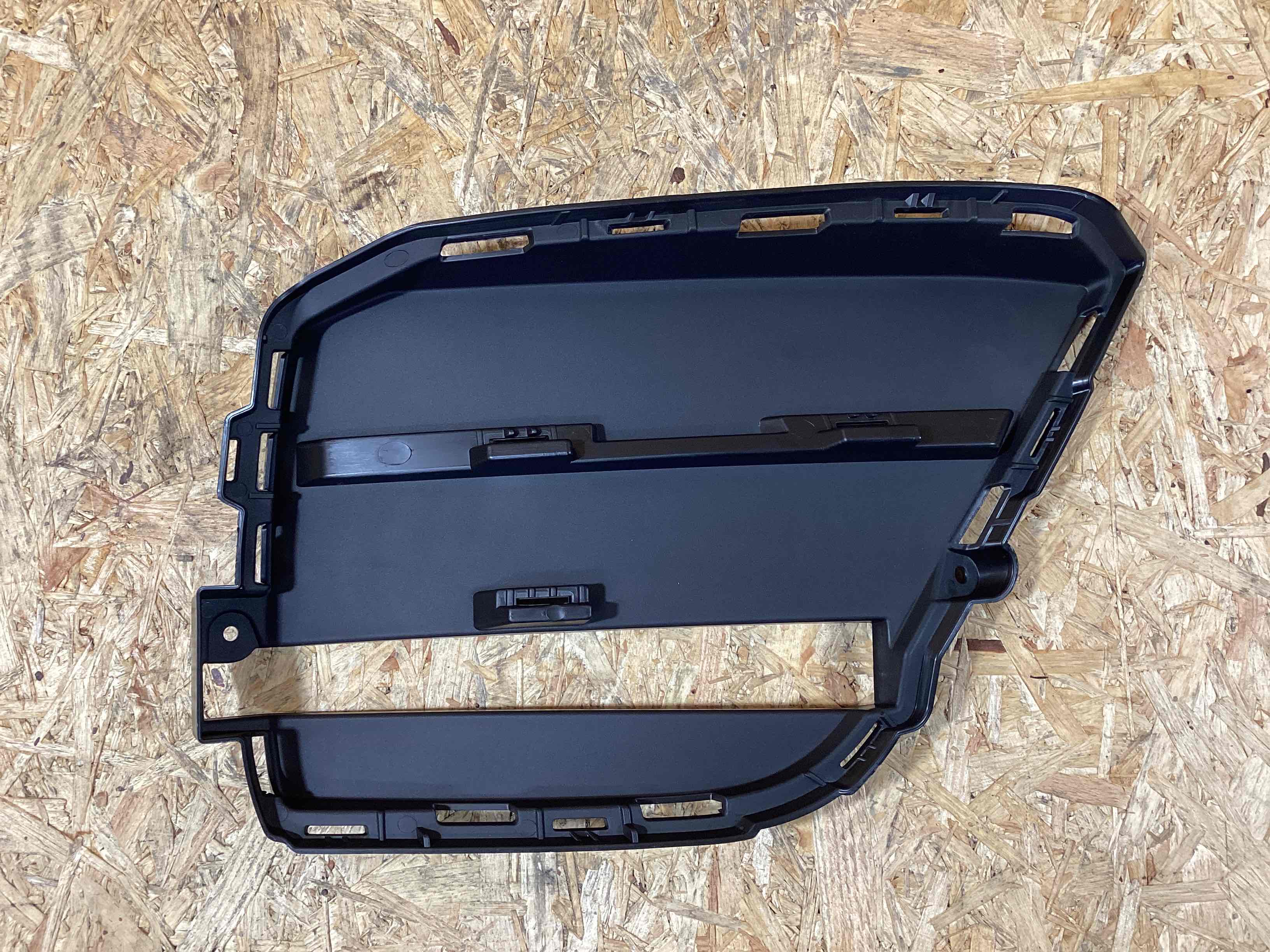 Заглушка, вставка (решетка) в бампер Porsche Macan 071025-104