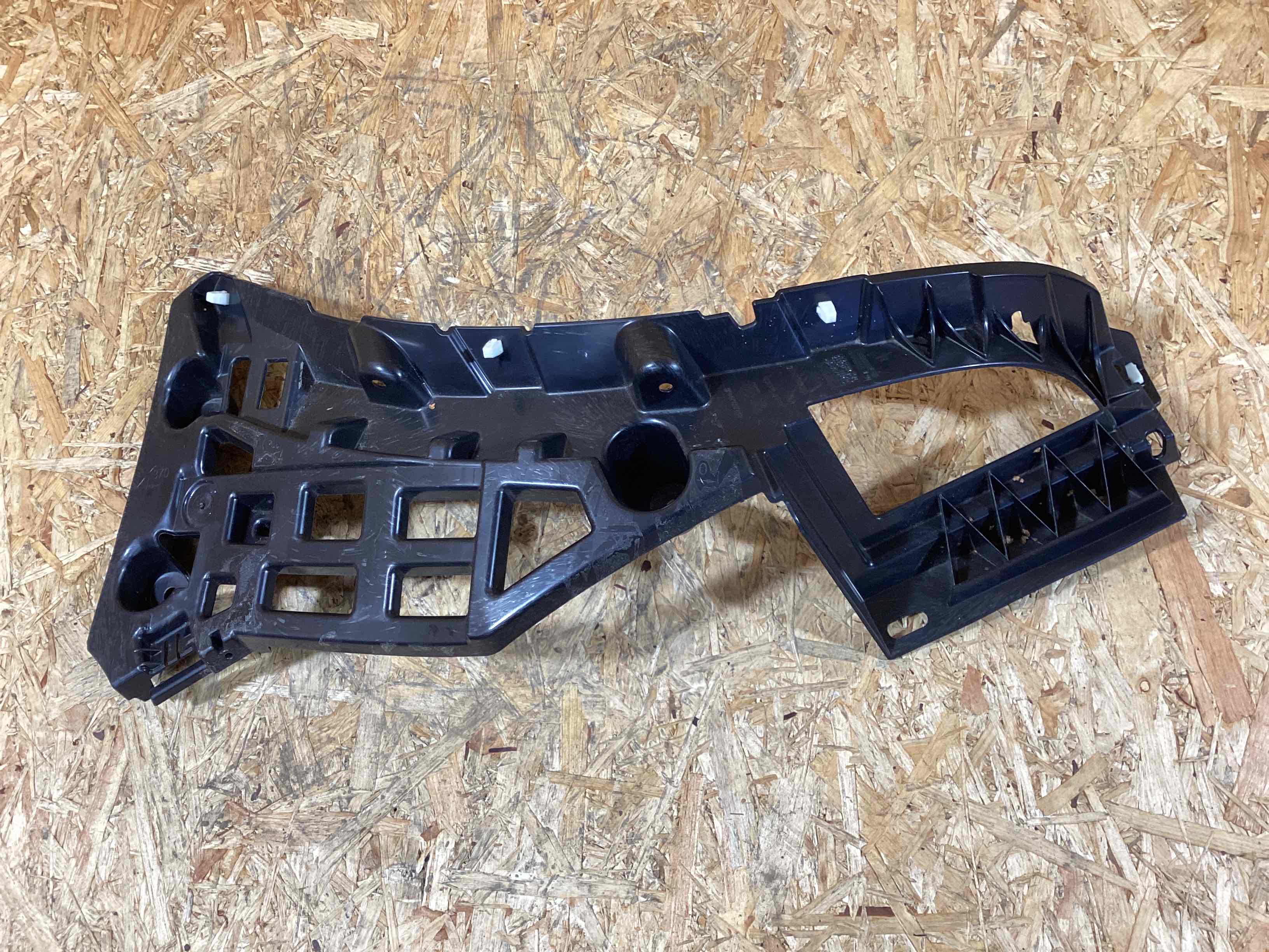 Крепление бампера Porsche Macan 071025-107