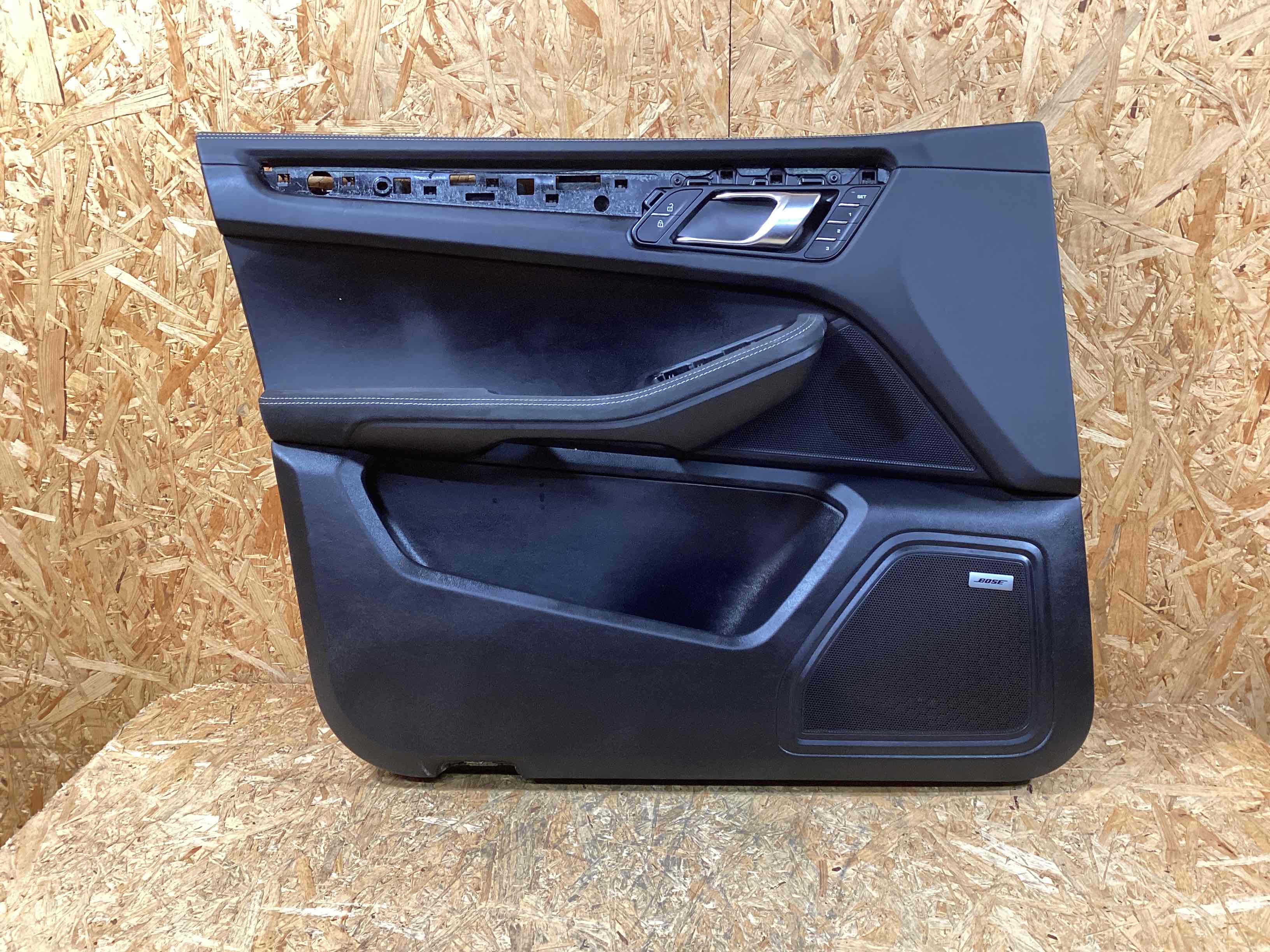 Карта двери Porsche Macan 071125-105