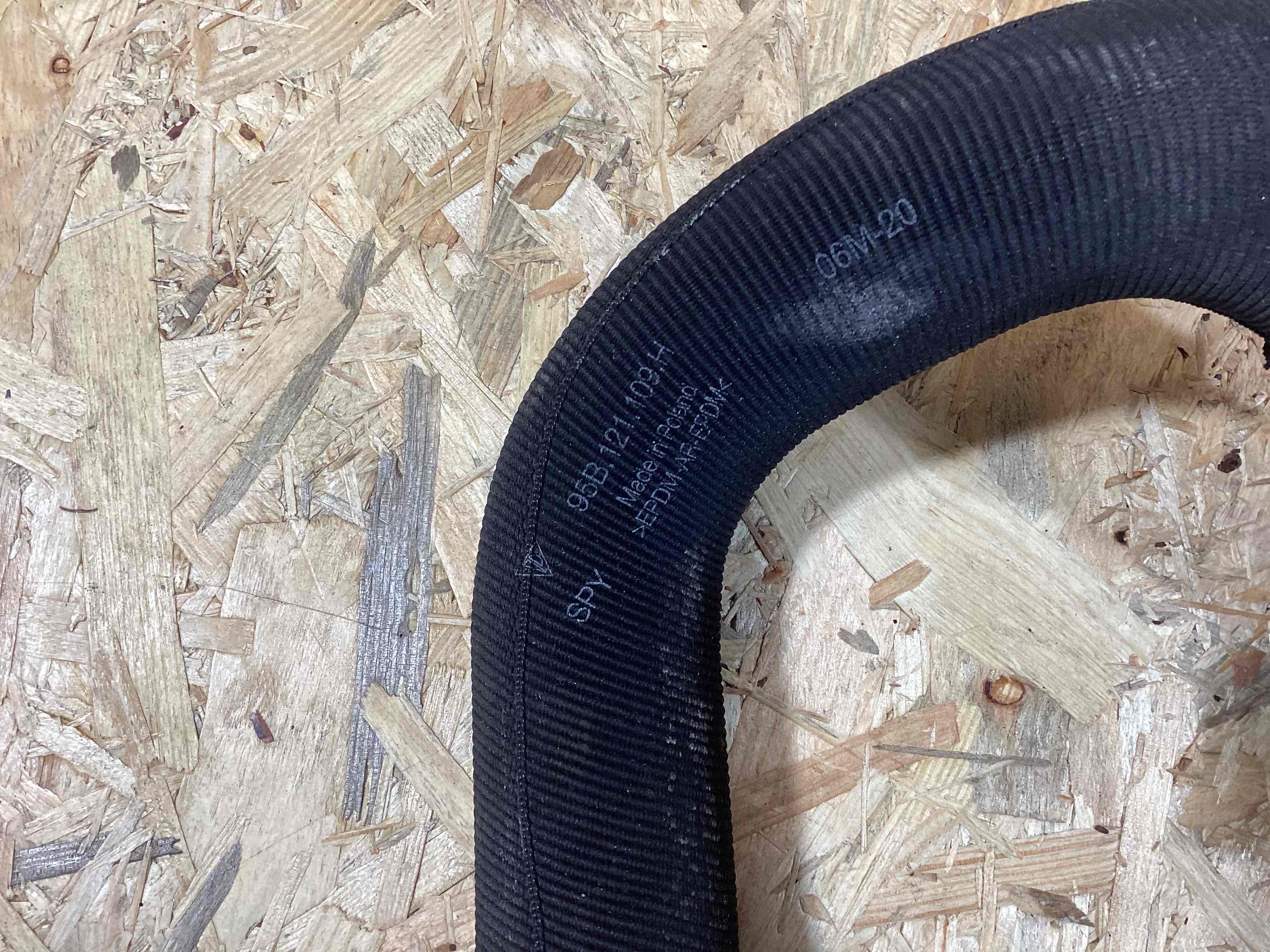 Патрубок Porsche Macan 080426-106