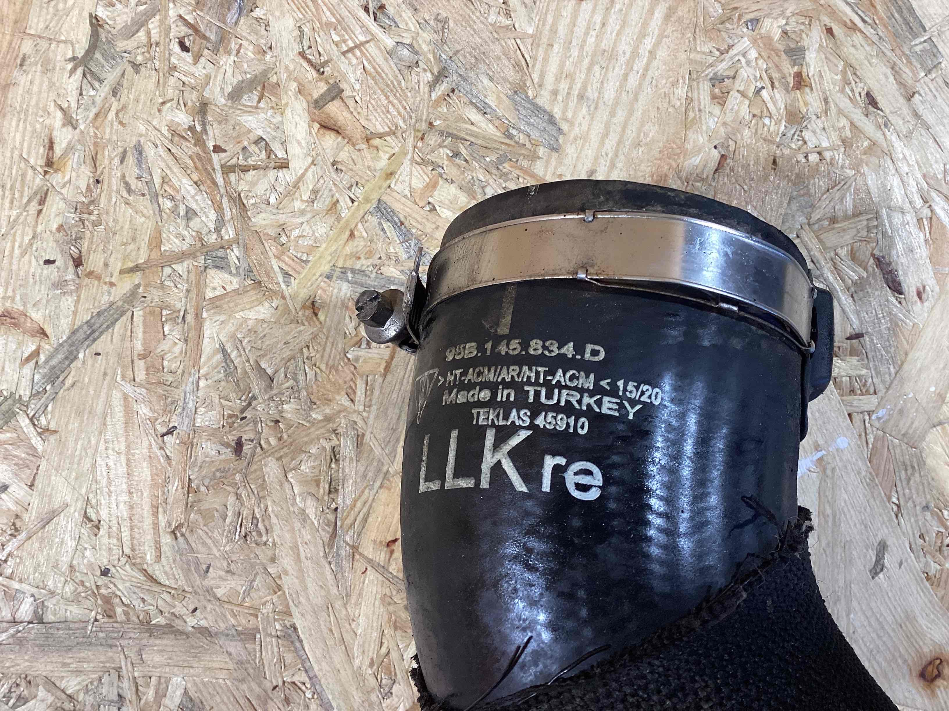 Патрубок Porsche Macan 080426-108