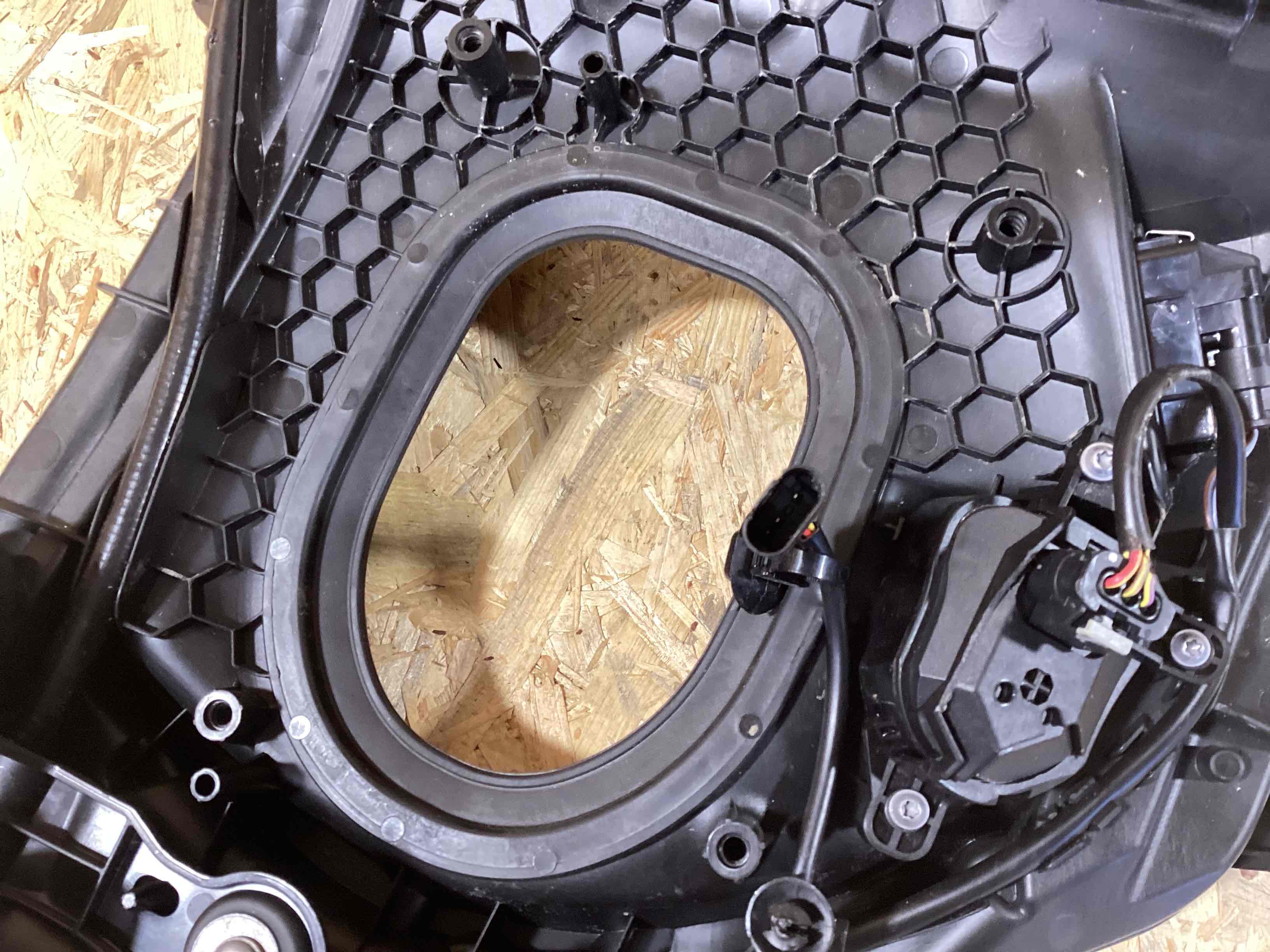 Аккумуляторная батарея, конвертор, проводка, крепление и др. Porsche Taycan 080426-109