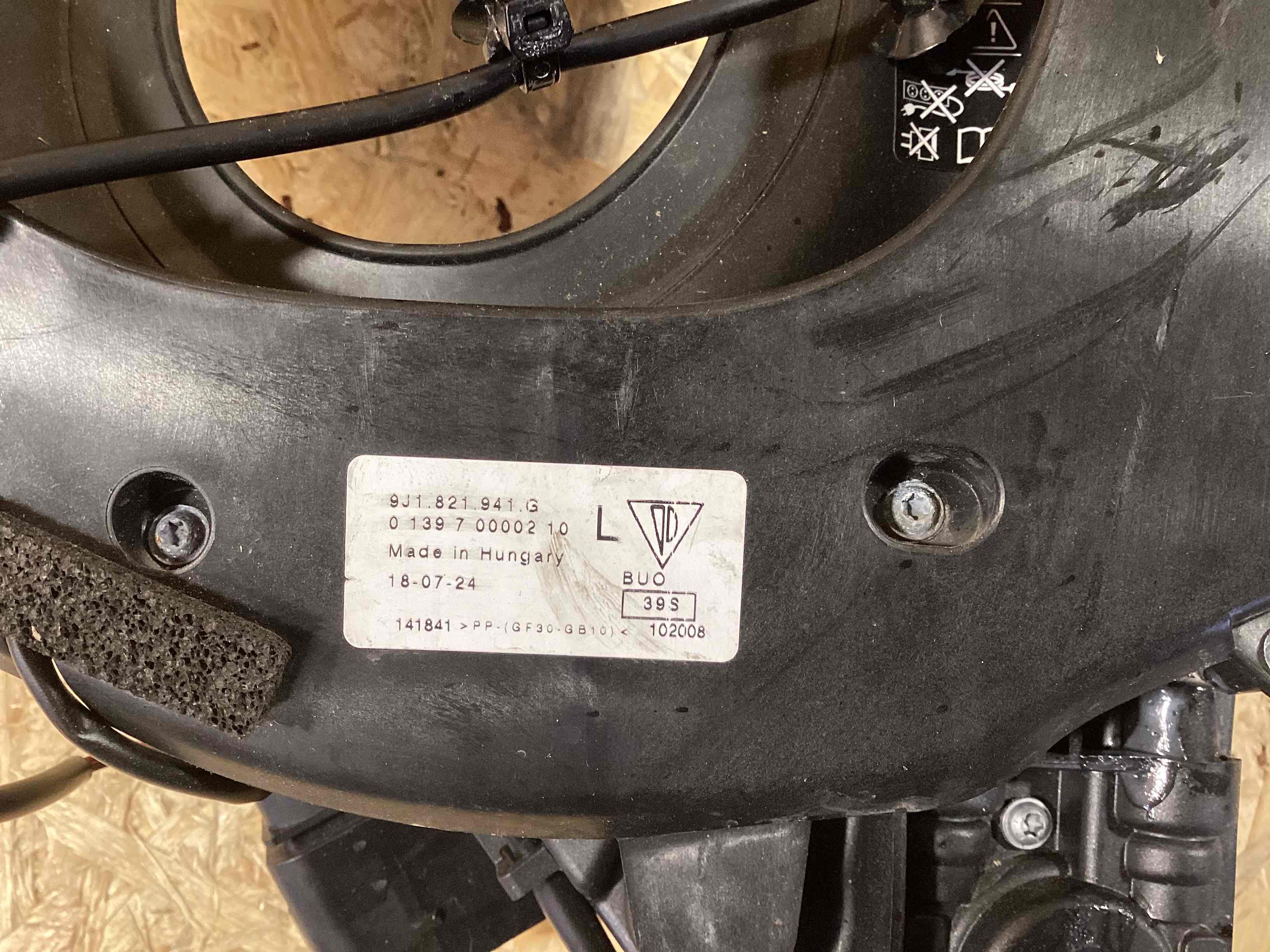 Аккумуляторная батарея, конвертор, проводка, крепление и др. Porsche Taycan 080426-109