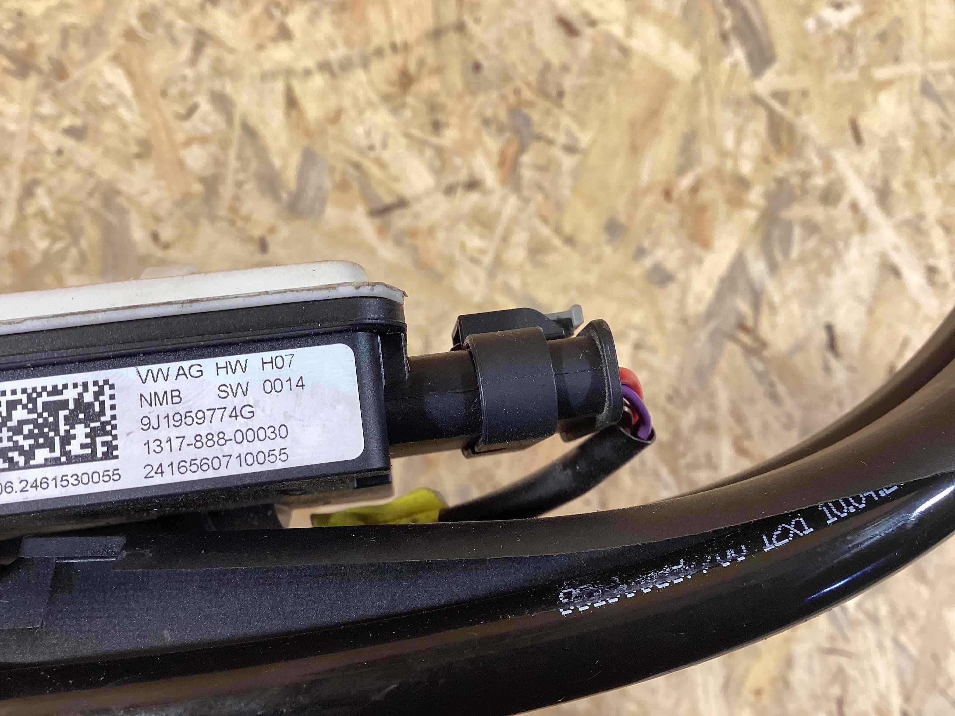 Аккумуляторная батарея, конвертор, проводка, крепление и др. Porsche Taycan 080426-109