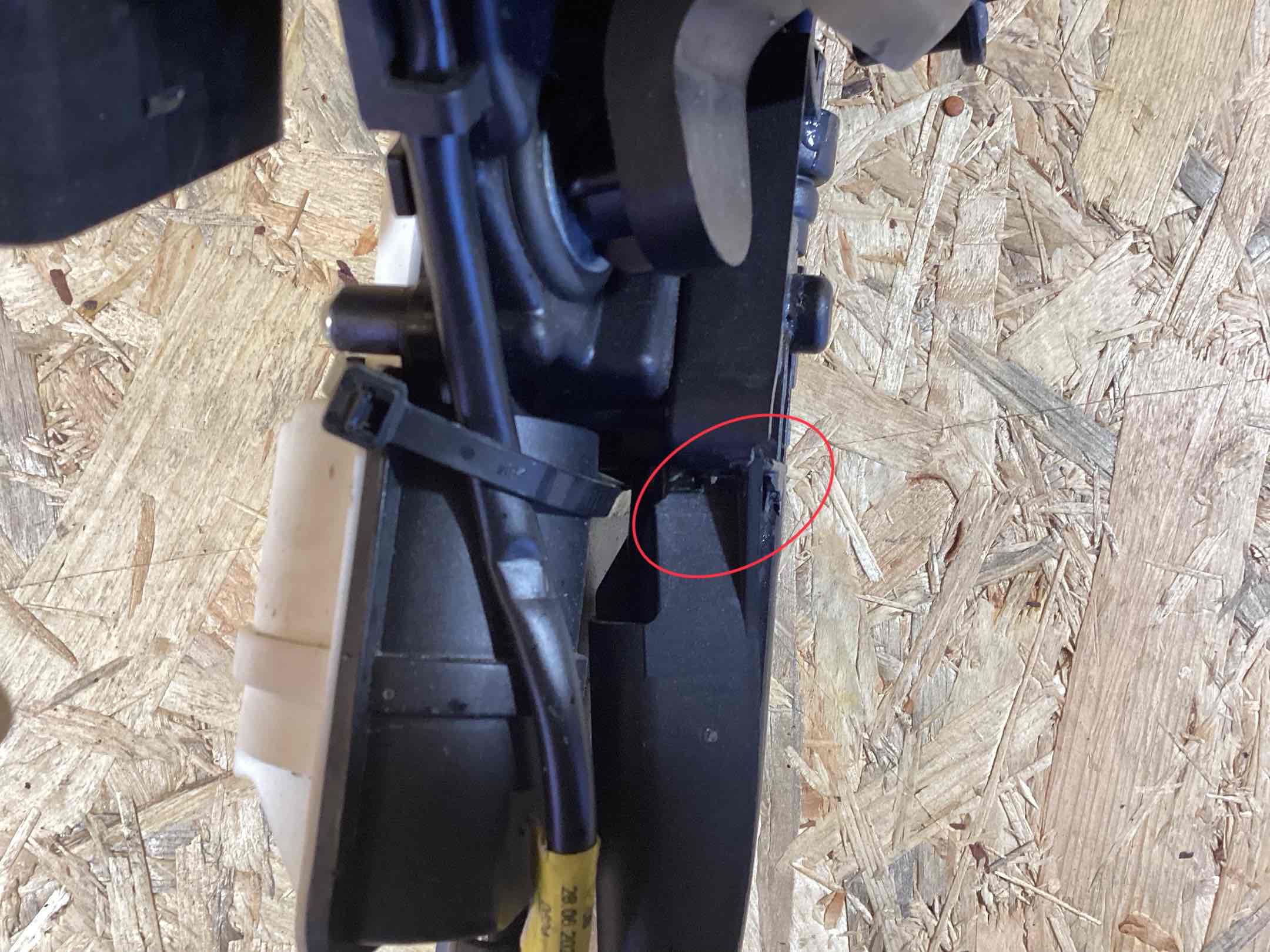 Аккумуляторная батарея, конвертор, проводка, крепление и др. Porsche Taycan 080426-109