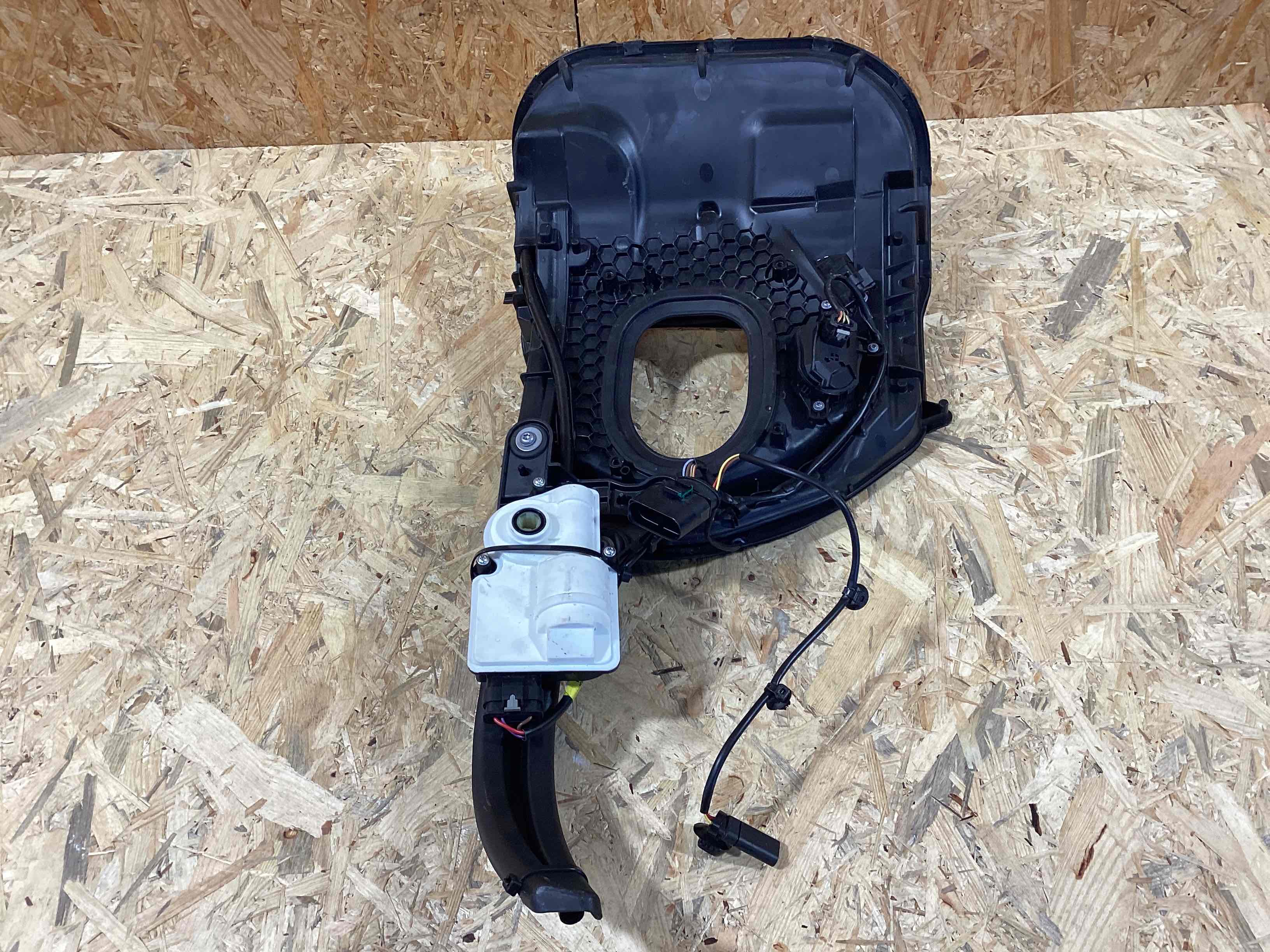 Аккумуляторная батарея, конвертор, проводка, крепление и др. Porsche Taycan 080426-109