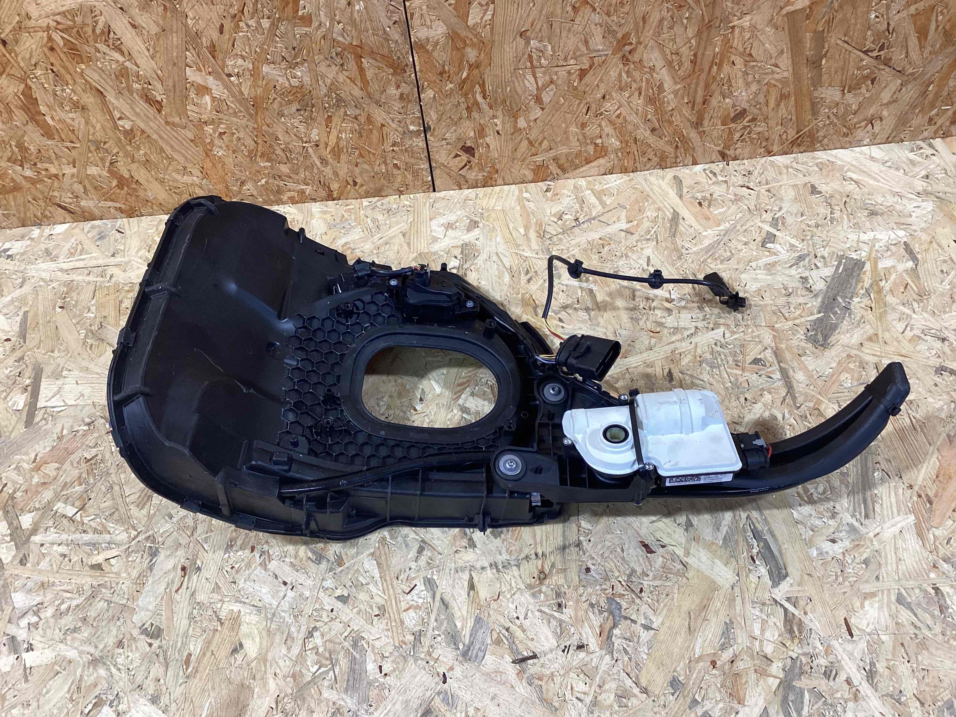 Аккумуляторная батарея, конвертор, проводка, крепление и др. Porsche Taycan 080426-109