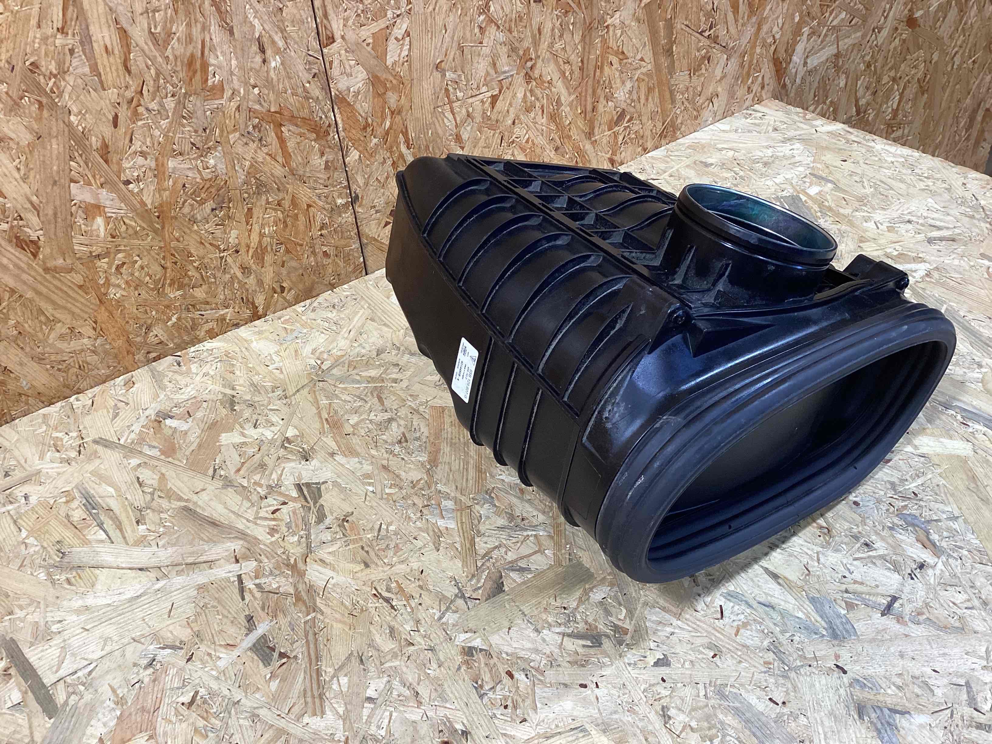 Корпус воздушного фильтра Porsche Macan 080426-110