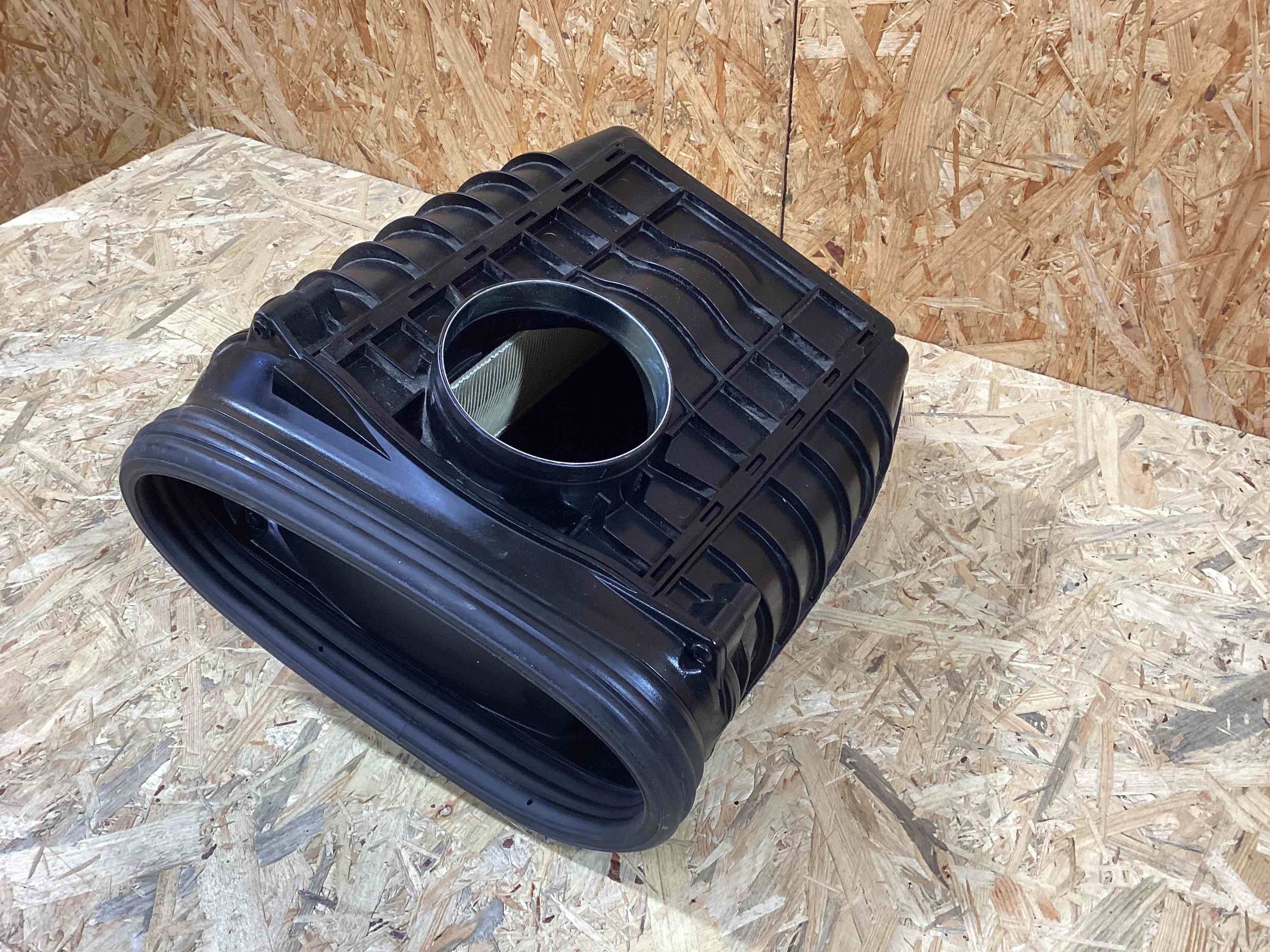 Корпус воздушного фильтра Porsche Macan 080426-110