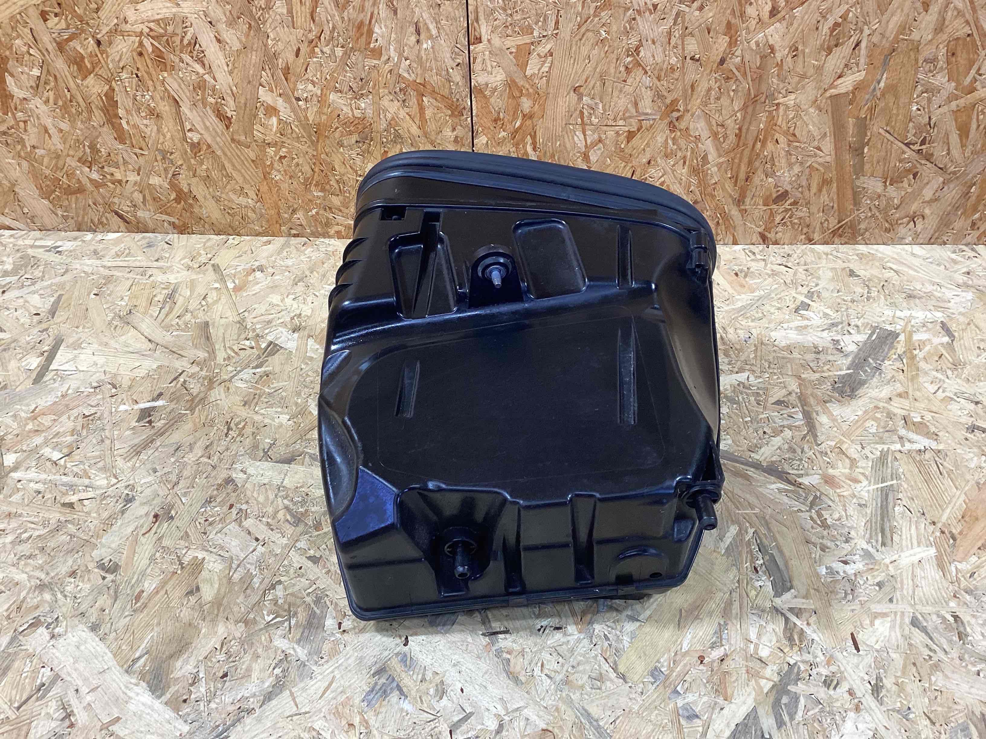 Корпус воздушного фильтра Porsche Macan 080426-110