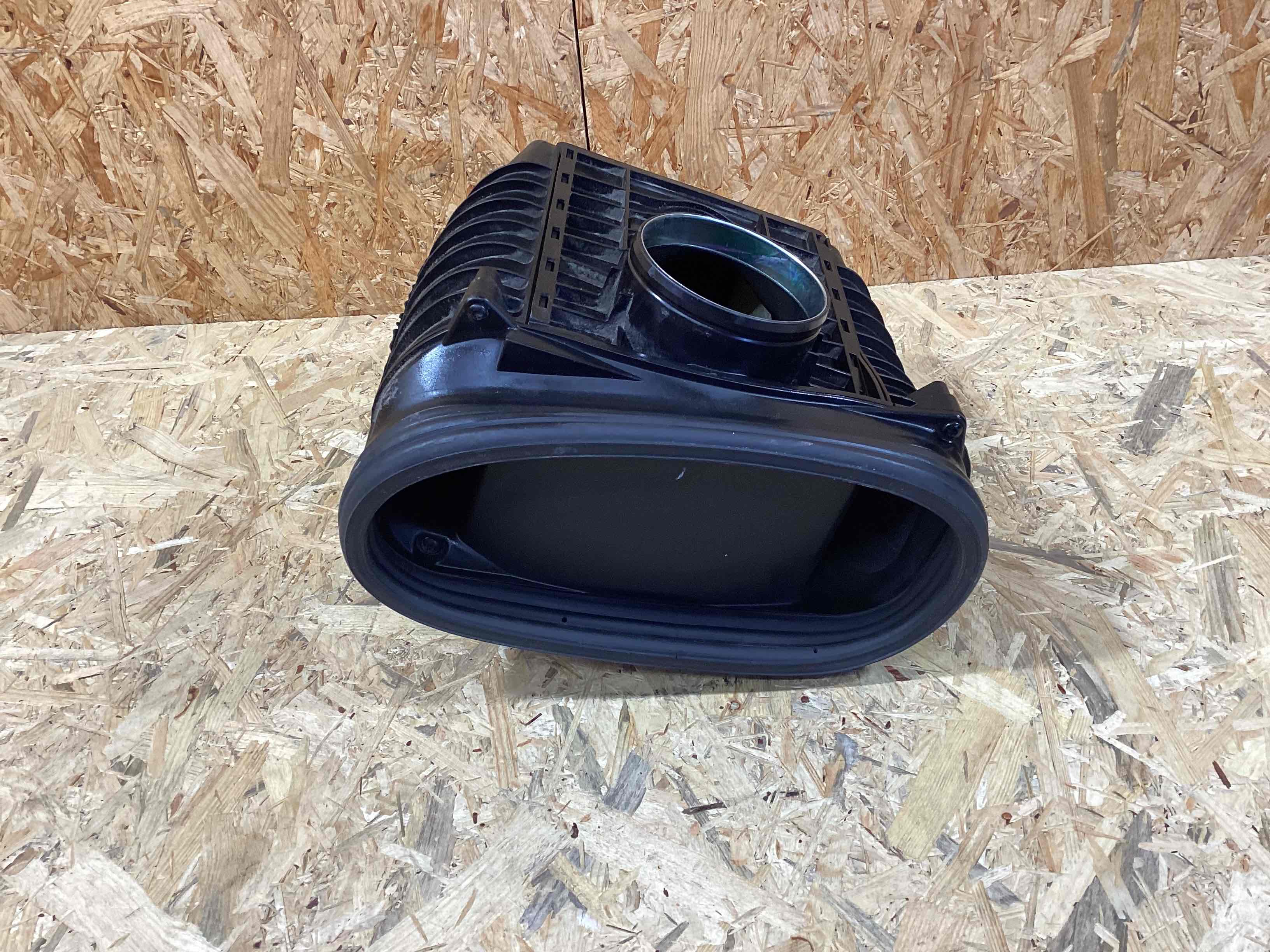 Корпус воздушного фильтра Porsche Macan 080426-110