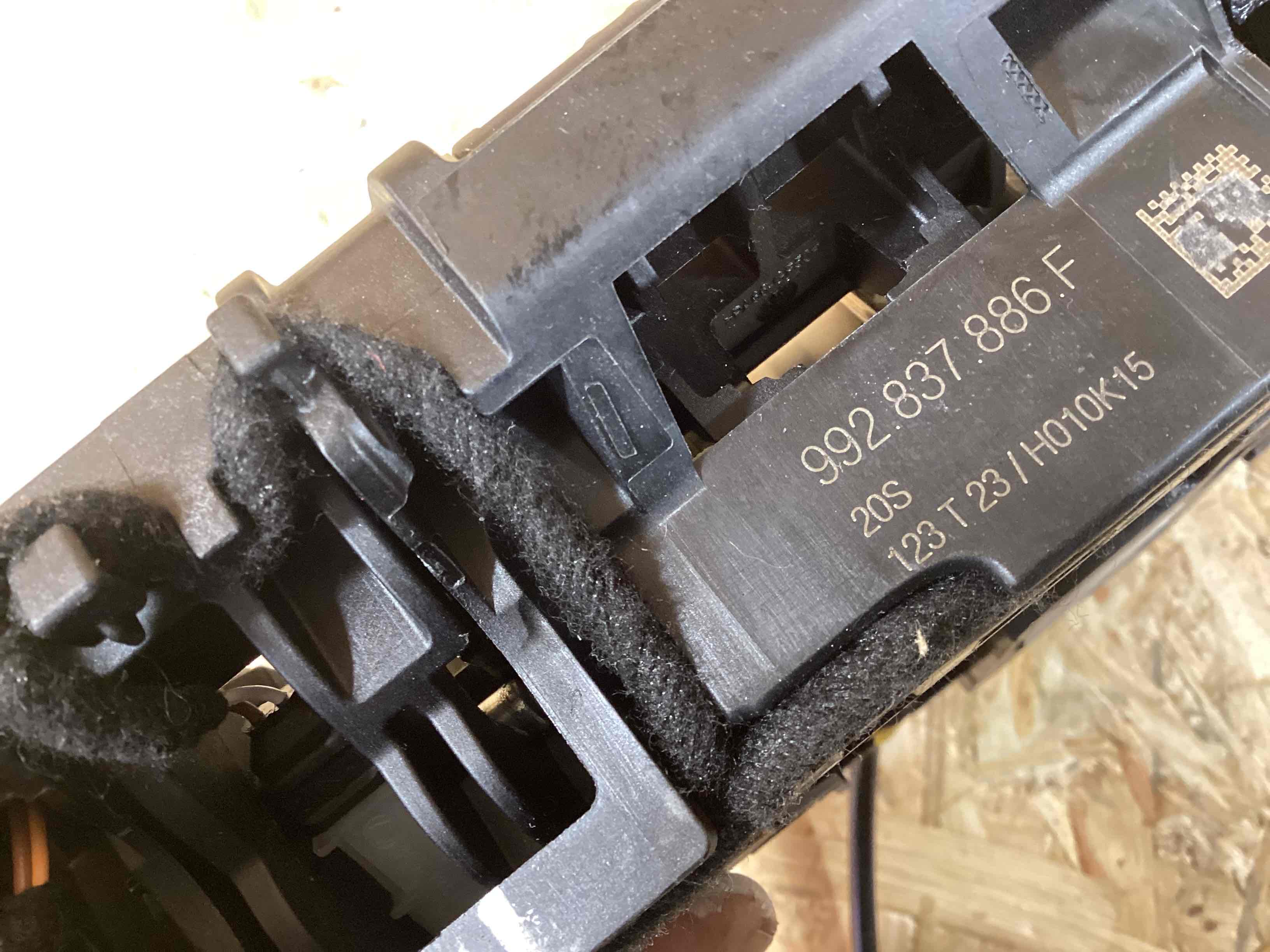 Замок двери передней правой Porsche 911 080426-128