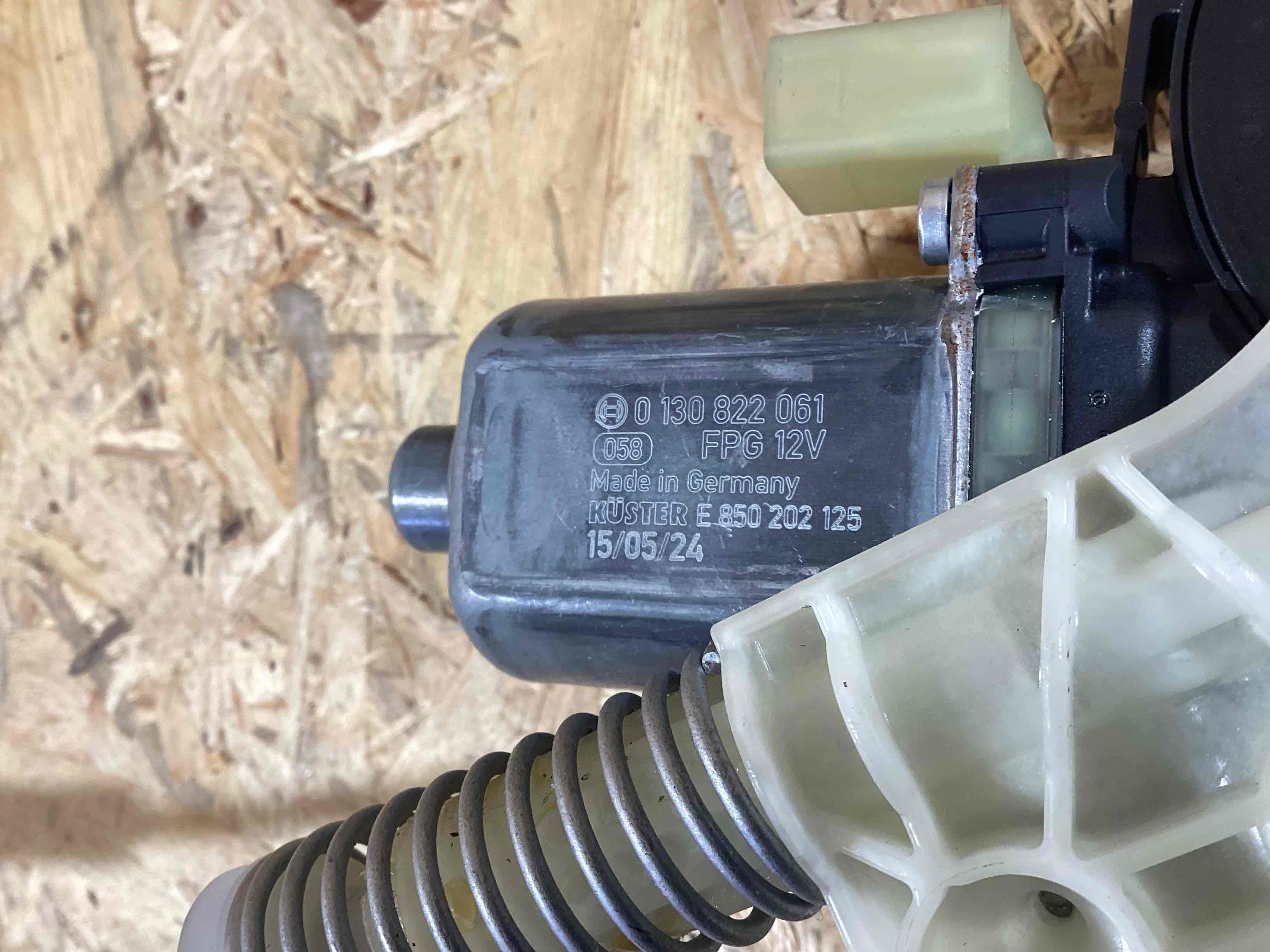 Стеклоподъемник передний правый Porsche 911 080426-133