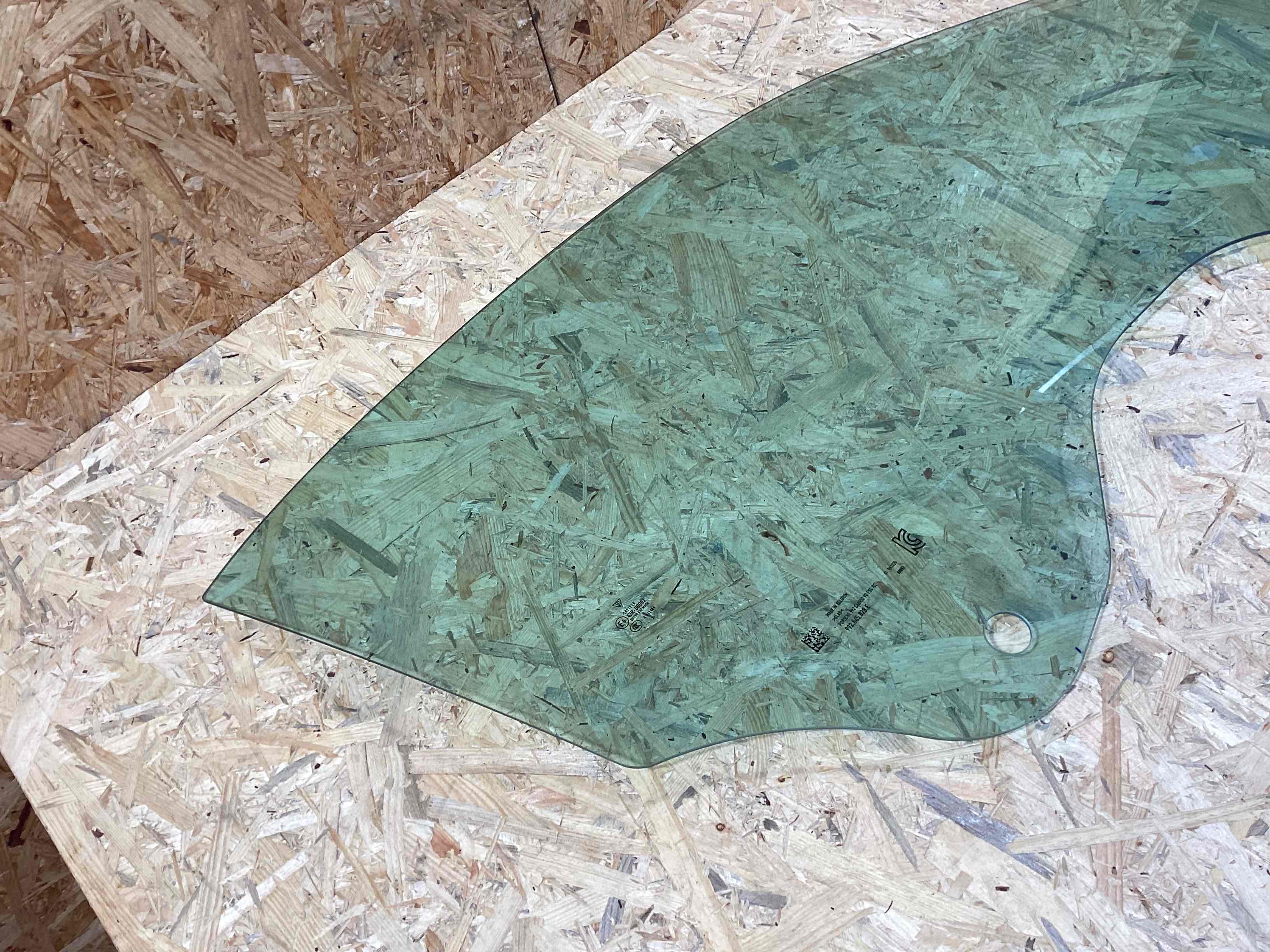 Стекло двери Porsche 911 080426-137