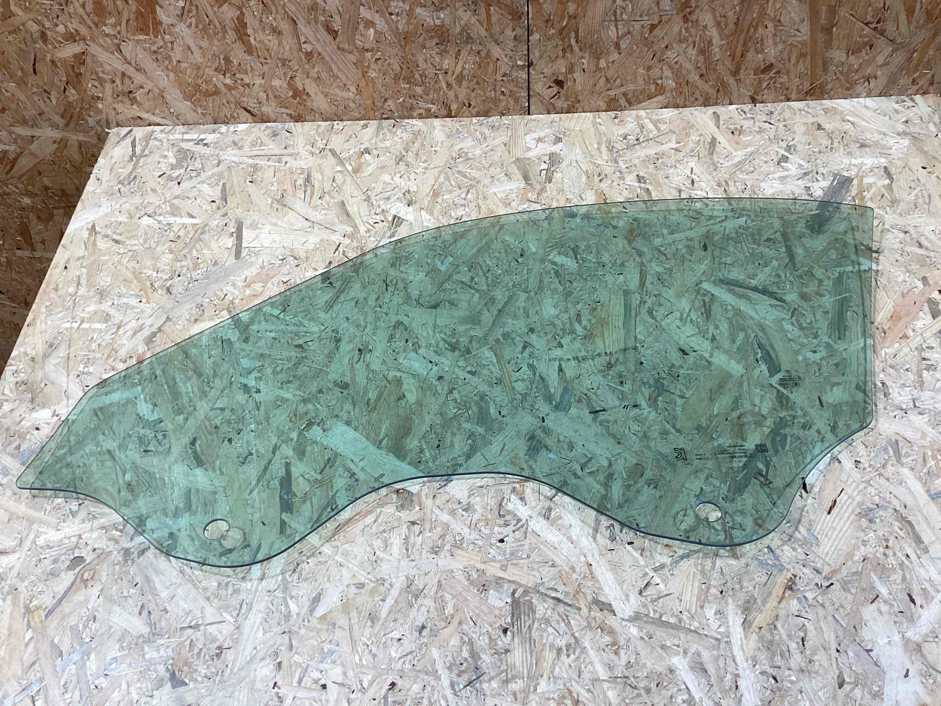 Стекло двери Porsche 911 080426-137