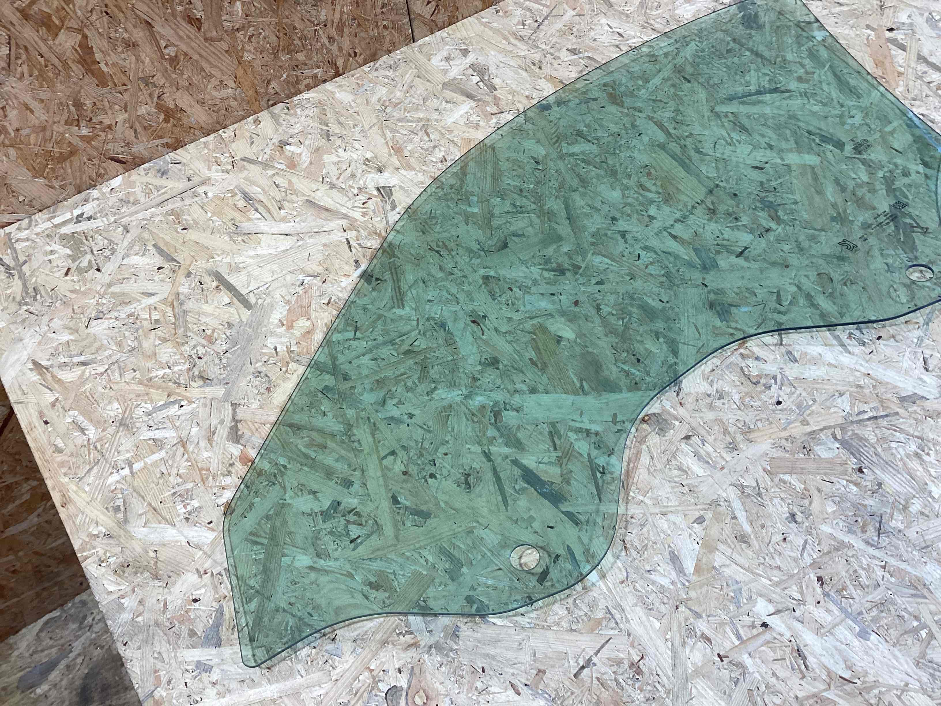 Стекло двери Porsche 911 080426-137