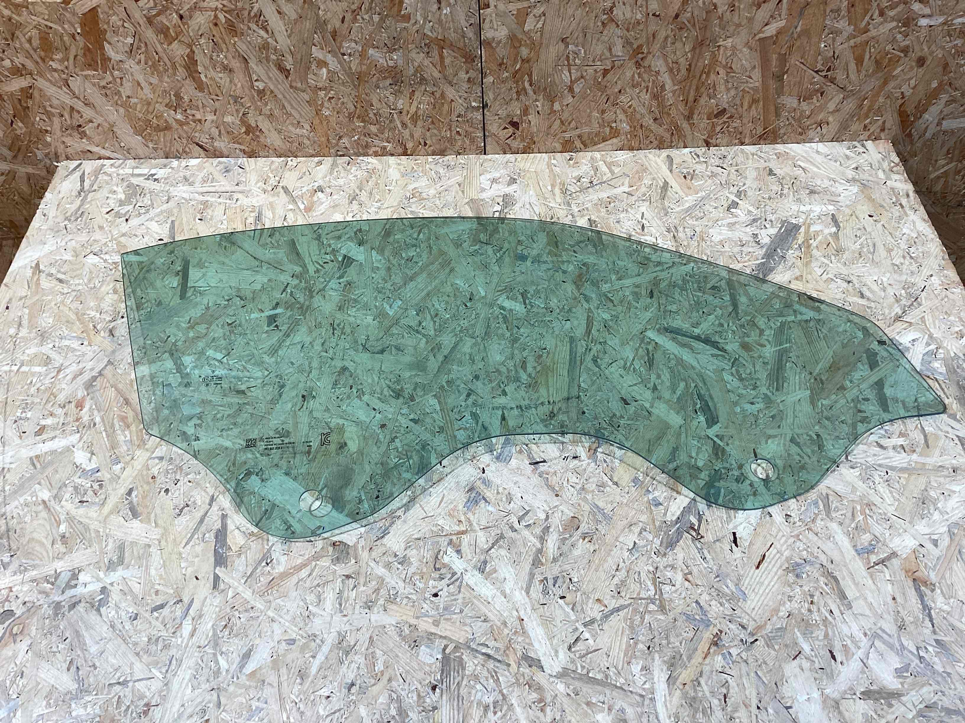 Стекло двери Porsche 911 080426-137