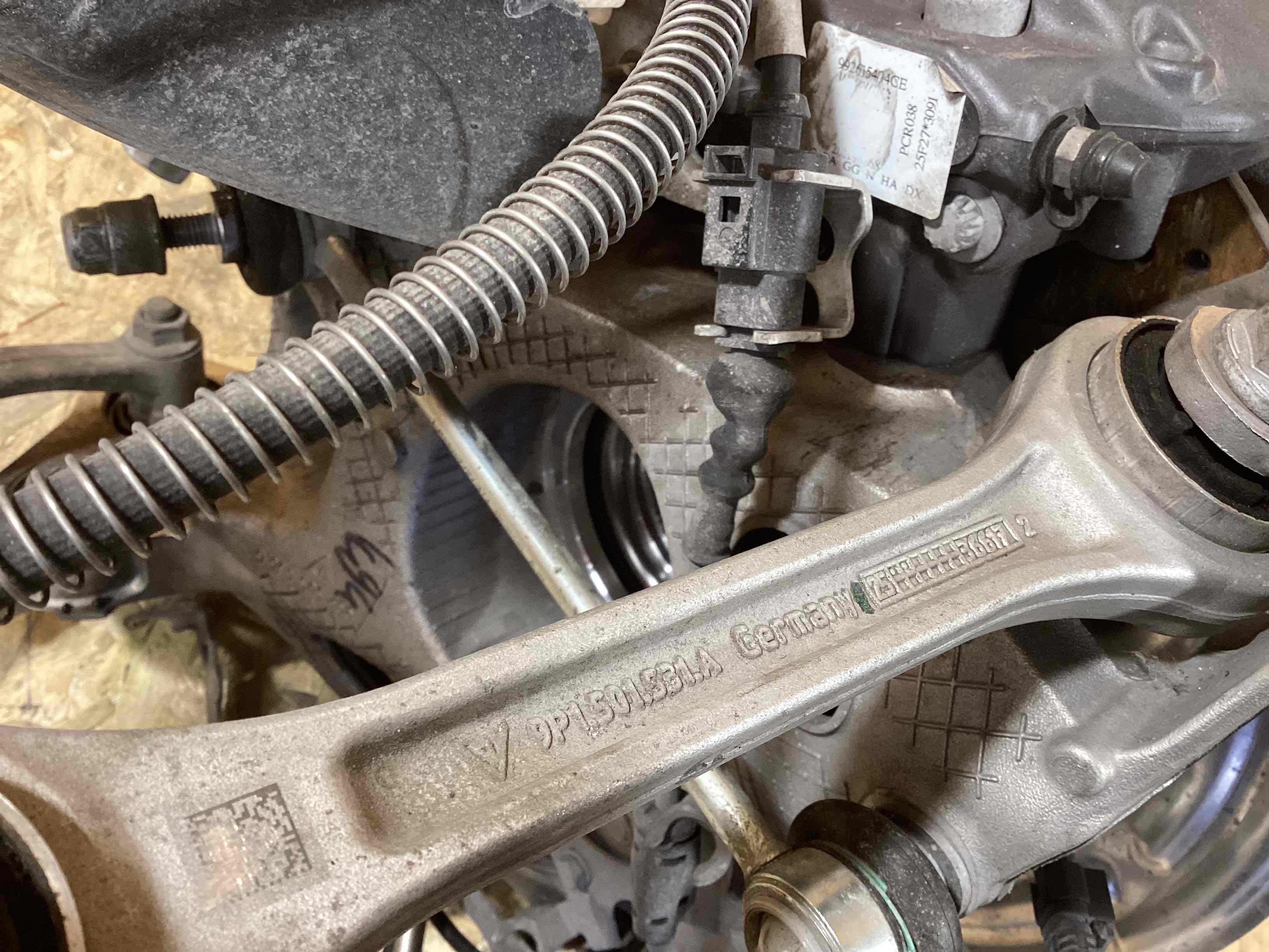 Кулак задний правый Porsche 911 080626-108